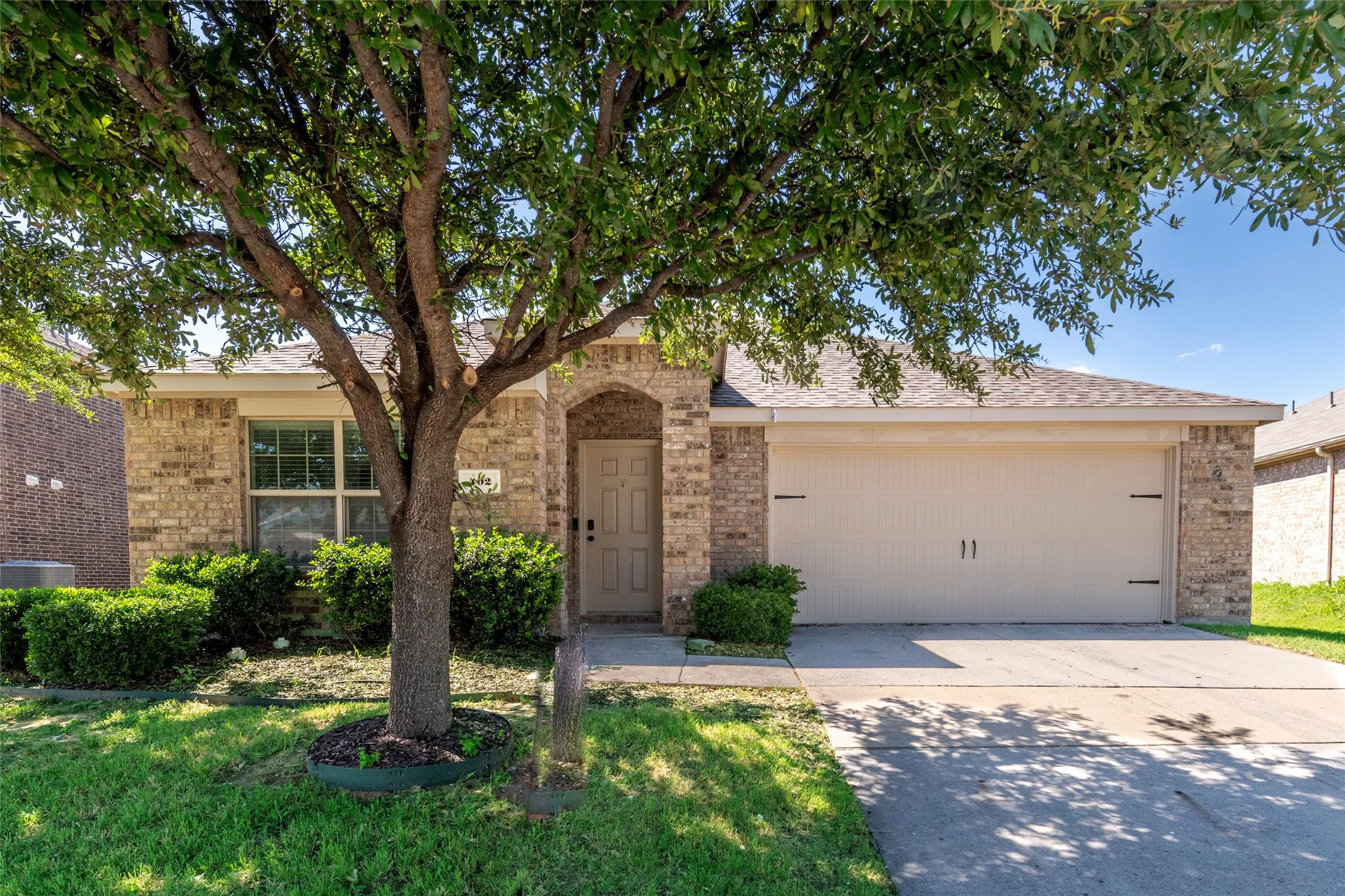 Single Family Residence For Sale in Collin County , 402 Andalusian Trail, Celina, Texas 75009, 4 Bedroom, 2 Bathroom, 2 Garage spaces, 1,833 Sqft, built in 2014, mls#21239896, Real Estate Agent in Celina, Homes For Sale in Collin county, Homes For Sale in Celina, Realtor in Celina Texas, Real Estate Brokerage Independent Realty Texas, Luminita Cordes Realtor