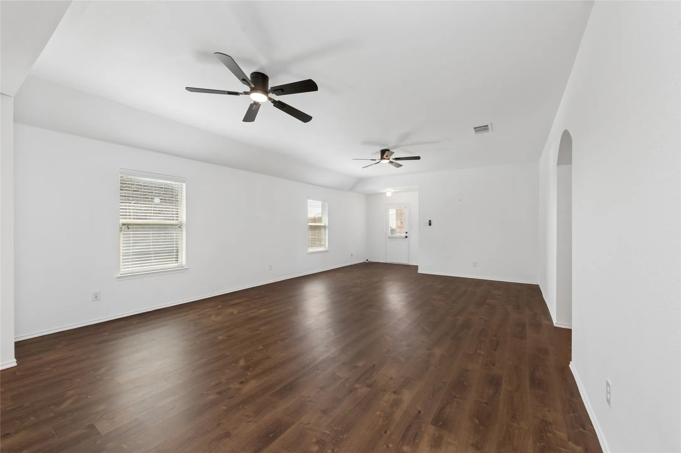 Single Family Residence For Sale in Collin County , 402 Andalusian Trail, Celina, Texas 75009, 4 Bedroom, 2 Bathroom, 2 Garage spaces, 1,833 Sqft, built in 2014, mls#21239896, Real Estate Agent in Celina, Homes For Sale in Collin county, Homes For Sale in Celina, Realtor in Celina Texas, Real Estate Brokerage Independent Realty Texas, Luminita Cordes Realtor
