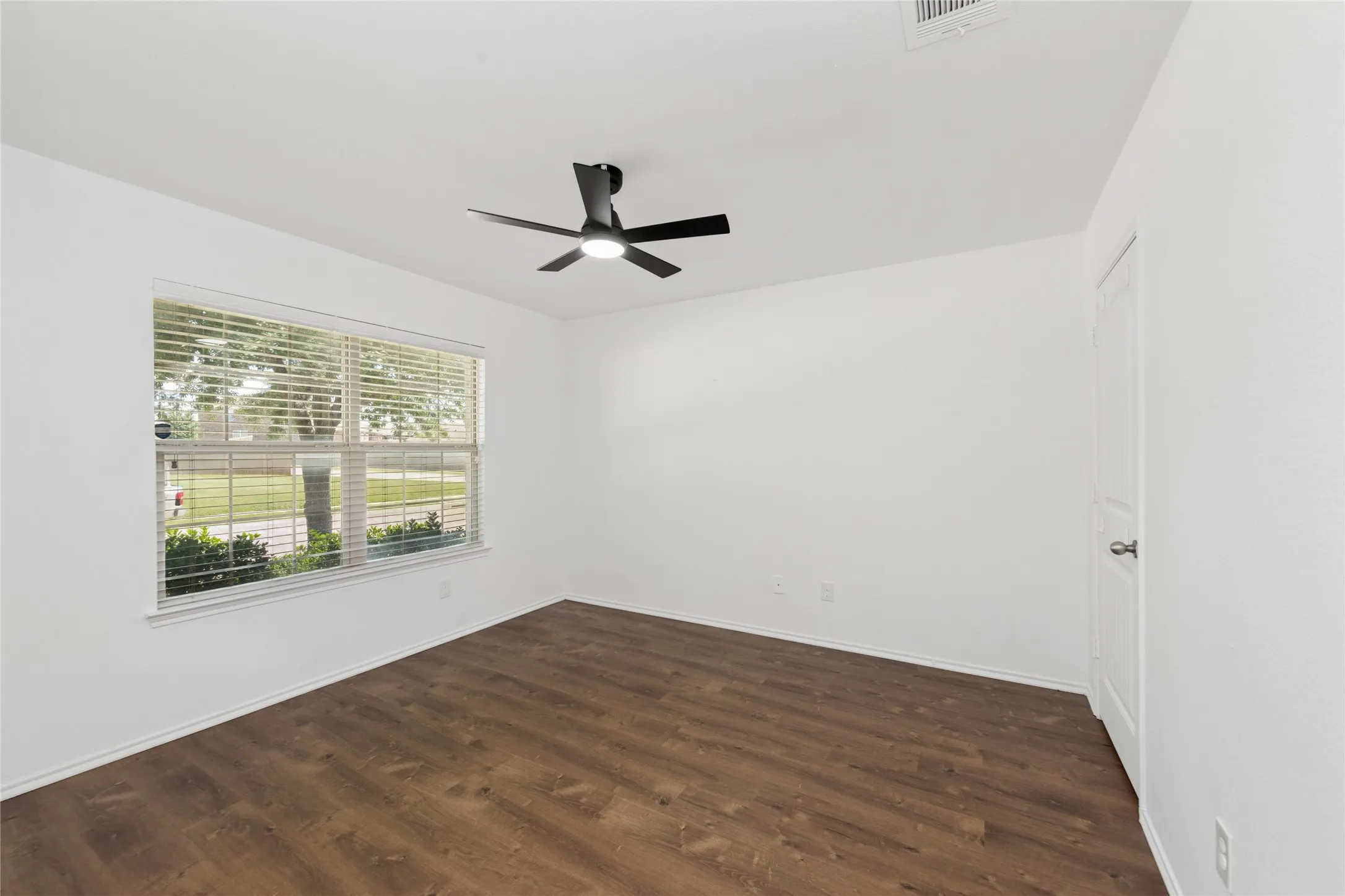 Single Family Residence For Sale in Collin County , 402 Andalusian Trail, Celina, Texas 75009, 4 Bedroom, 2 Bathroom, 2 Garage spaces, 1,833 Sqft, built in 2014, mls#21239896, Real Estate Agent in Celina, Homes For Sale in Collin county, Homes For Sale in Celina, Realtor in Celina Texas, Real Estate Brokerage Independent Realty Texas, Luminita Cordes Realtor