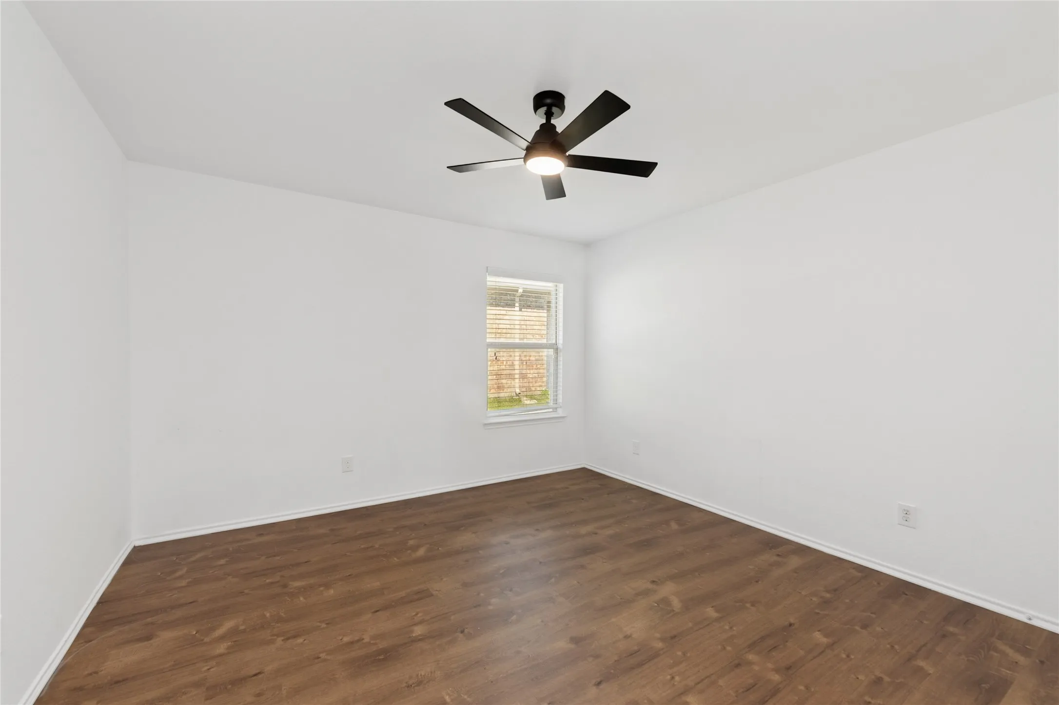Single Family Residence For Sale in Collin County , 402 Andalusian Trail, Celina, Texas 75009, 4 Bedroom, 2 Bathroom, 2 Garage spaces, 1,833 Sqft, built in 2014, mls#21239896, Real Estate Agent in Celina, Homes For Sale in Collin county, Homes For Sale in Celina, Realtor in Celina Texas, Real Estate Brokerage Independent Realty Texas, Luminita Cordes Realtor