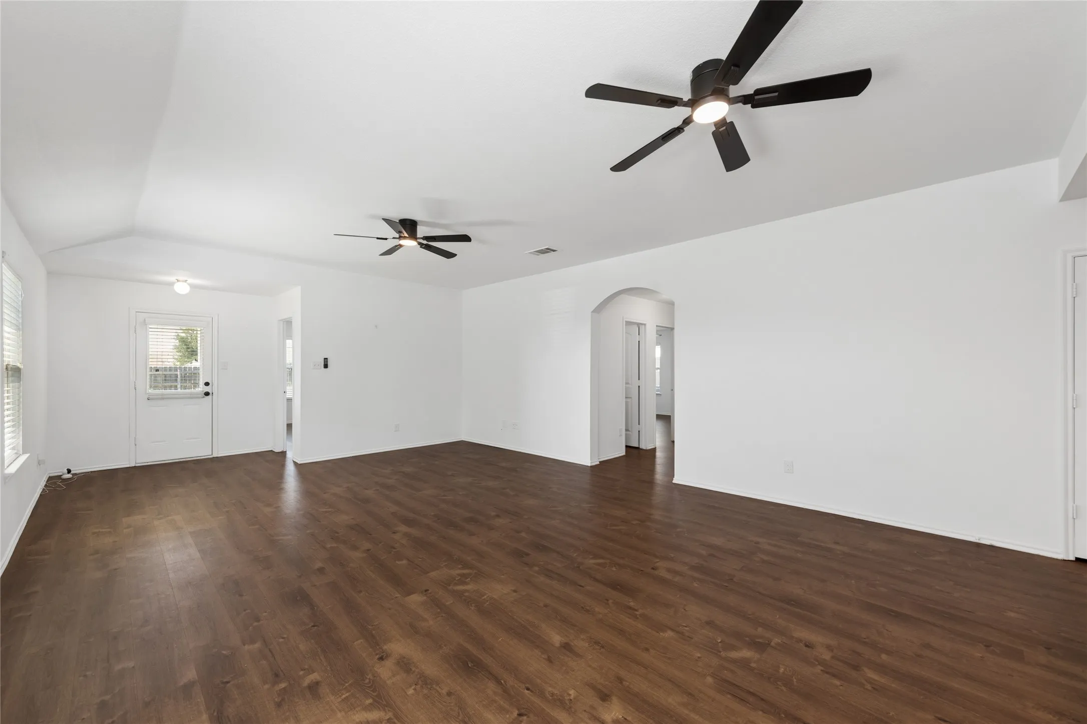 Single Family Residence For Sale in Collin County , 402 Andalusian Trail, Celina, Texas 75009, 4 Bedroom, 2 Bathroom, 2 Garage spaces, 1,833 Sqft, built in 2014, mls#21239896, Real Estate Agent in Celina, Homes For Sale in Collin county, Homes For Sale in Celina, Realtor in Celina Texas, Real Estate Brokerage Independent Realty Texas, Luminita Cordes Realtor