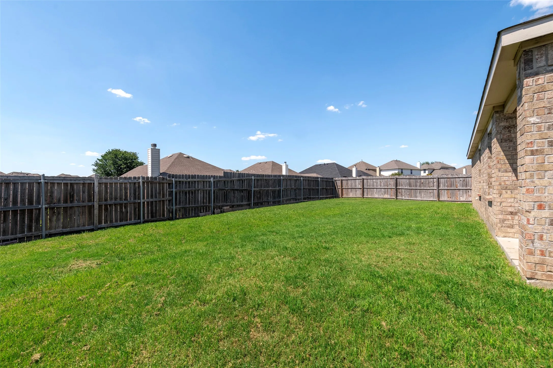 Single Family Residence For Sale in Collin County , 402 Andalusian Trail, Celina, Texas 75009, 4 Bedroom, 2 Bathroom, 2 Garage spaces, 1,833 Sqft, built in 2014, mls#21239896, Real Estate Agent in Celina, Homes For Sale in Collin county, Homes For Sale in Celina, Realtor in Celina Texas, Real Estate Brokerage Independent Realty Texas, Luminita Cordes Realtor