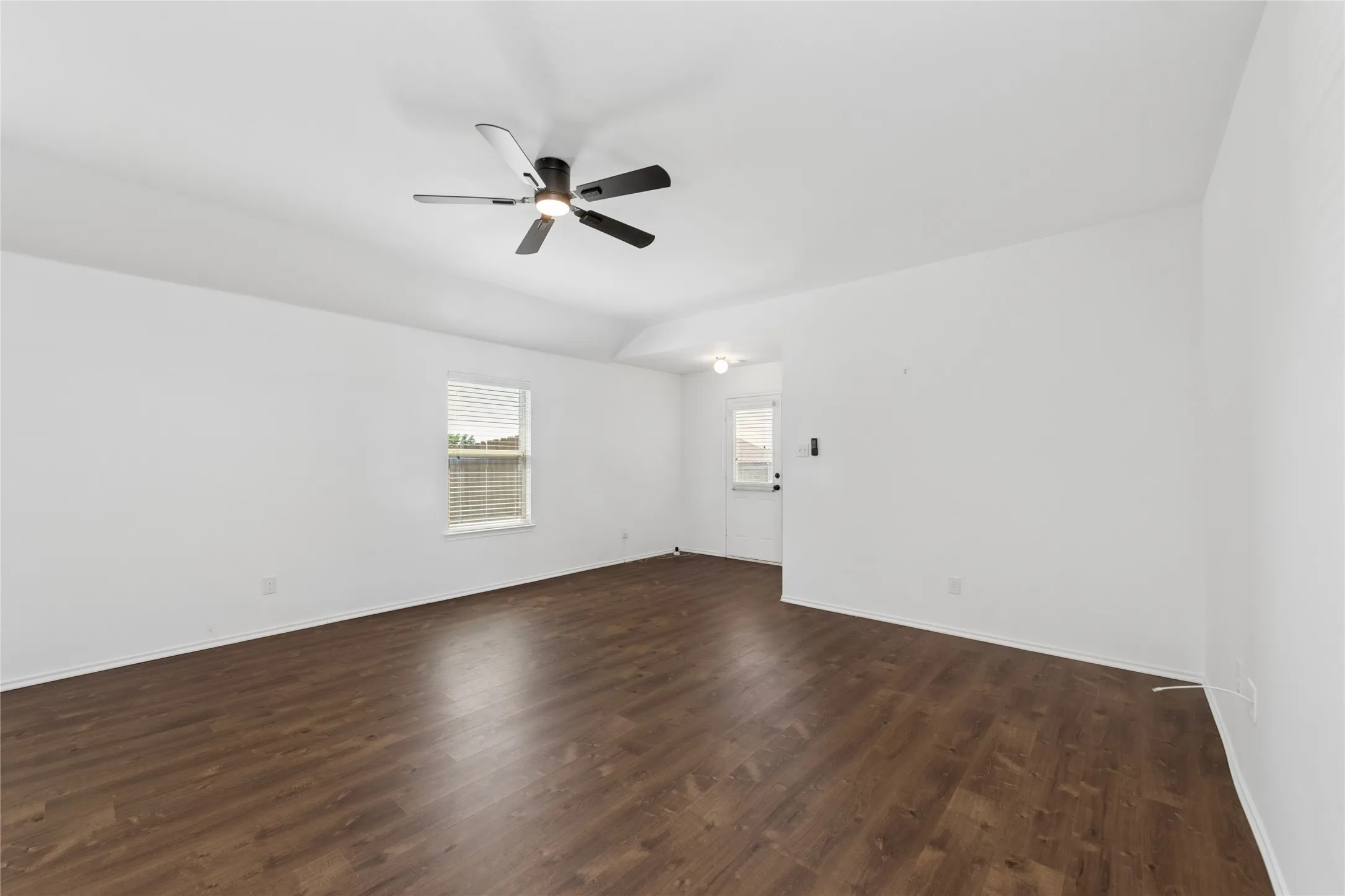 Single Family Residence For Sale in Collin County , 402 Andalusian Trail, Celina, Texas 75009, 4 Bedroom, 2 Bathroom, 2 Garage spaces, 1,833 Sqft, built in 2014, mls#21239896, Real Estate Agent in Celina, Homes For Sale in Collin county, Homes For Sale in Celina, Realtor in Celina Texas, Real Estate Brokerage Independent Realty Texas, Luminita Cordes Realtor