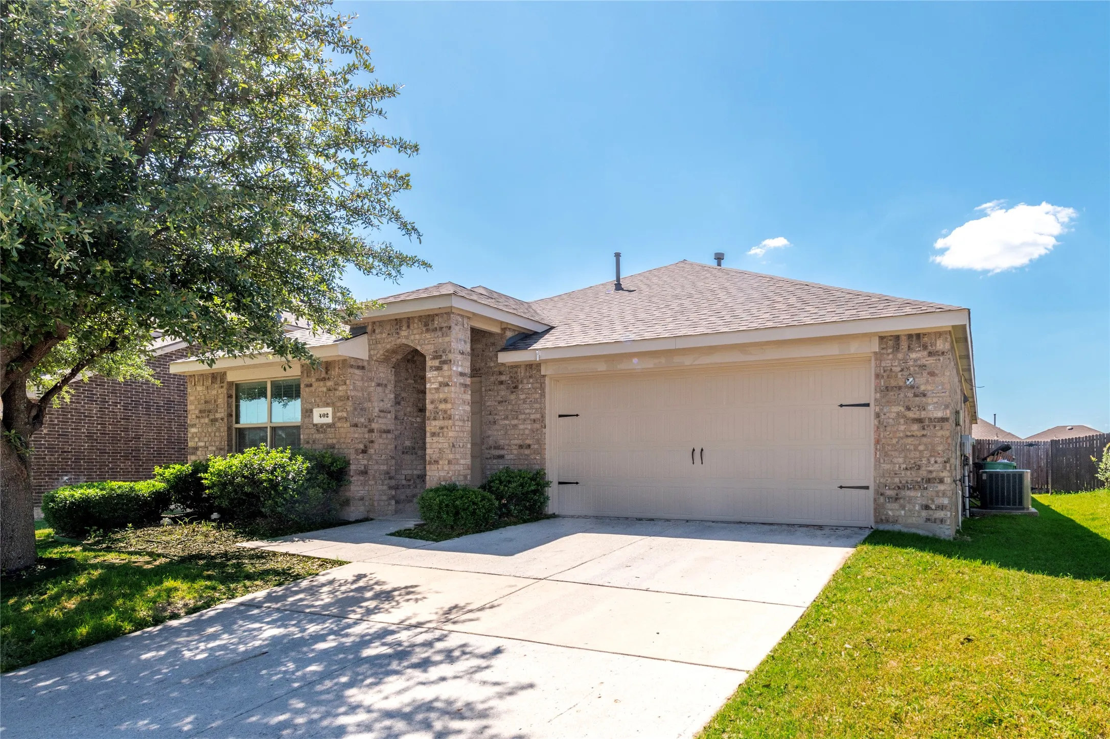 Single Family Residence For Sale in Collin County , 402 Andalusian Trail, Celina, Texas 75009, 4 Bedroom, 2 Bathroom, 2 Garage spaces, 1,833 Sqft, built in 2014, mls#21239896, Real Estate Agent in Celina, Homes For Sale in Collin county, Homes For Sale in Celina, Realtor in Celina Texas, Real Estate Brokerage Independent Realty Texas, Luminita Cordes Realtor