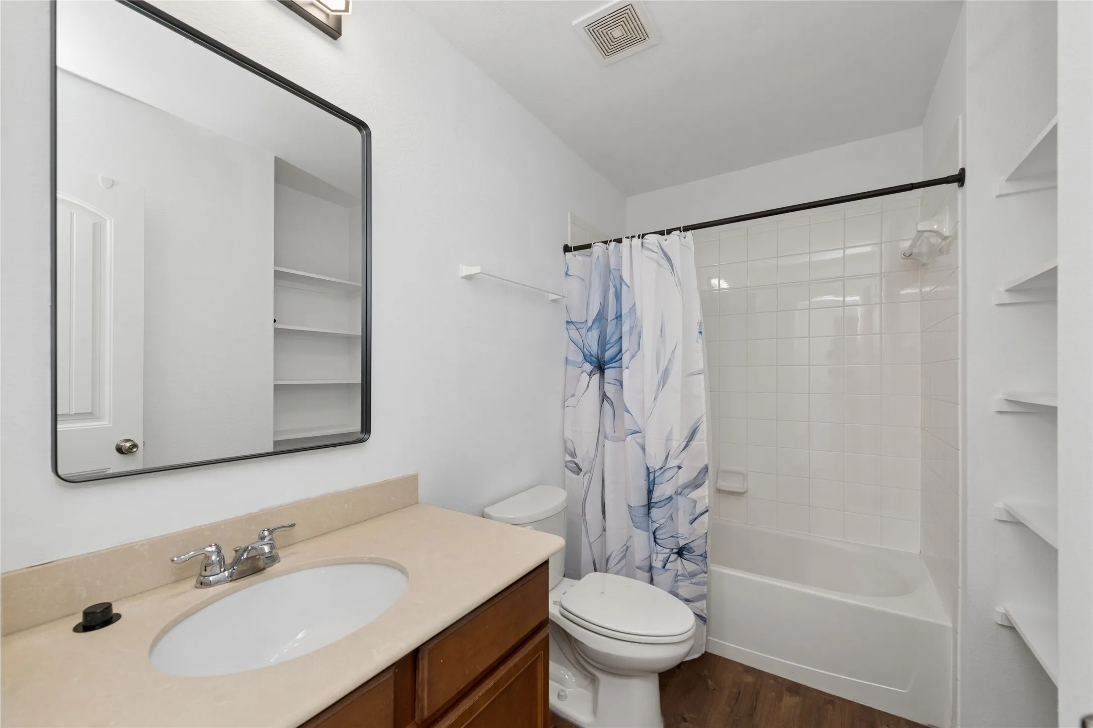 Single Family Residence For Sale in Collin County , 402 Andalusian Trail, Celina, Texas 75009, 4 Bedroom, 2 Bathroom, 2 Garage spaces, 1,833 Sqft, built in 2014, mls#21239896, Real Estate Agent in Celina, Homes For Sale in Collin county, Homes For Sale in Celina, Realtor in Celina Texas, Real Estate Brokerage Independent Realty Texas, Luminita Cordes Realtor