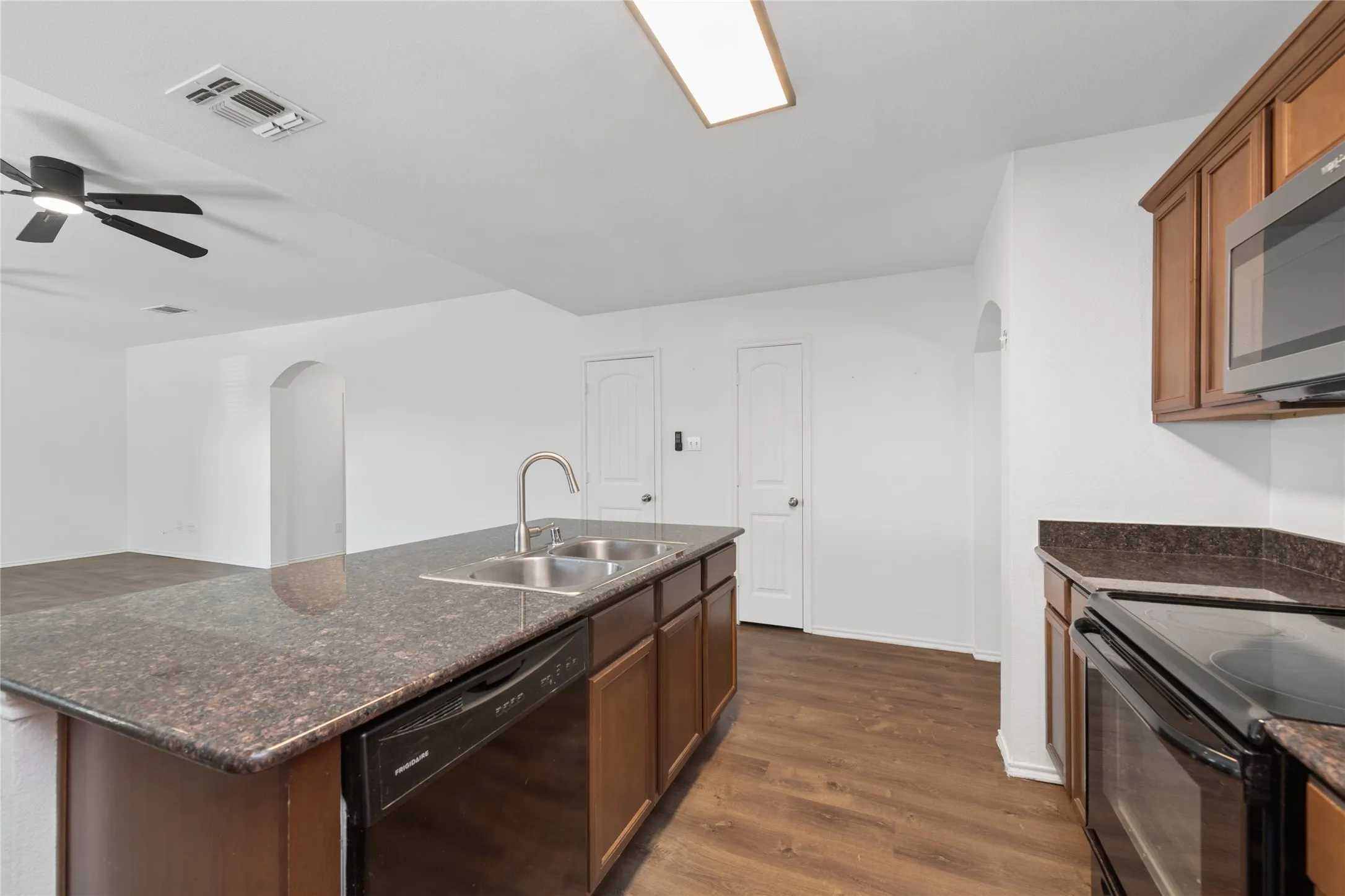 Single Family Residence For Sale in Collin County , 402 Andalusian Trail, Celina, Texas 75009, 4 Bedroom, 2 Bathroom, 2 Garage spaces, 1,833 Sqft, built in 2014, mls#21239896, Real Estate Agent in Celina, Homes For Sale in Collin county, Homes For Sale in Celina, Realtor in Celina Texas, Real Estate Brokerage Independent Realty Texas, Luminita Cordes Realtor