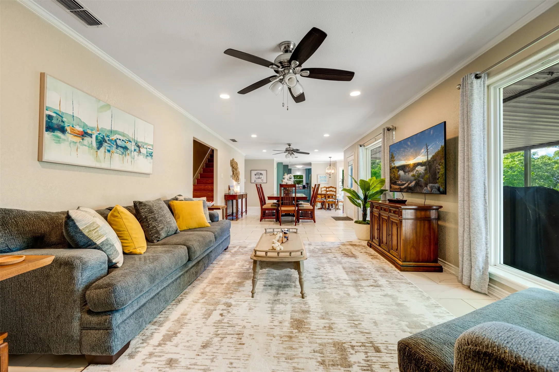 Single Family Residence For Sale in Henderson County , 23340 Three Points Drive, Frankston, Texas 75763, 3 Bedrooms, 3 Bathrooms, 2 Garage spaces, 2,320 Sqft, built in 1976, Preowned, Price $599,000, mls#21240538, Real Estate Agent in Frankston, Homes For Sale in Henderson county, Homes For Sale in Frankston, Realtor in Frankston Texas, Real Estate Brokerage Independent Realty Texas, Luminita Cordes Realtor