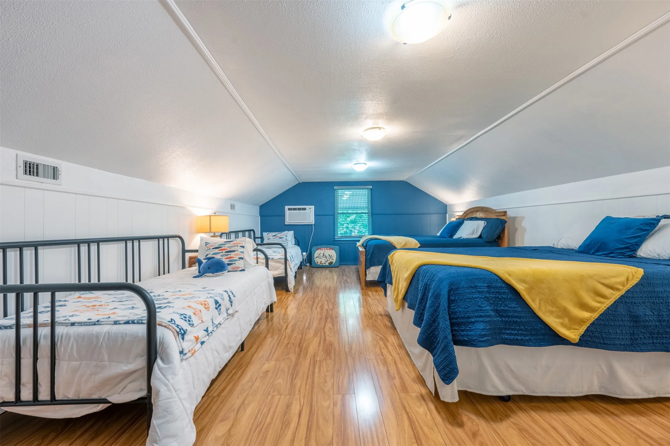 Single Family Residence For Sale in Henderson County , 23340 Three Points Drive, Frankston, Texas 75763, 3 Bedrooms, 3 Bathrooms, 2 Garage spaces, 2,320 Sqft, built in 1976, Preowned, Price $599,000, mls#21240538, Real Estate Agent in Frankston, Homes For Sale in Henderson county, Homes For Sale in Frankston, Realtor in Frankston Texas, Real Estate Brokerage Independent Realty Texas, Luminita Cordes Realtor