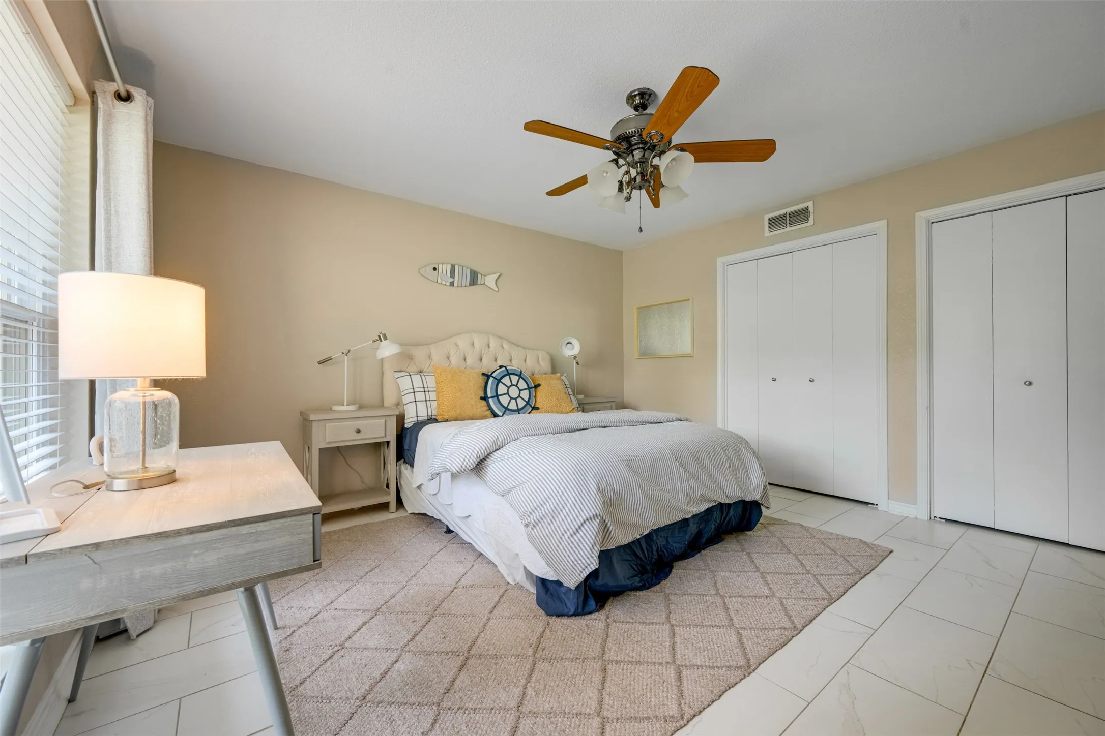 Single Family Residence For Sale in Henderson County , 23340 Three Points Drive, Frankston, Texas 75763, 3 Bedrooms, 3 Bathrooms, 2 Garage spaces, 2,320 Sqft, built in 1976, Preowned, Price $599,000, mls#21240538, Real Estate Agent in Frankston, Homes For Sale in Henderson county, Homes For Sale in Frankston, Realtor in Frankston Texas, Real Estate Brokerage Independent Realty Texas, Luminita Cordes Realtor