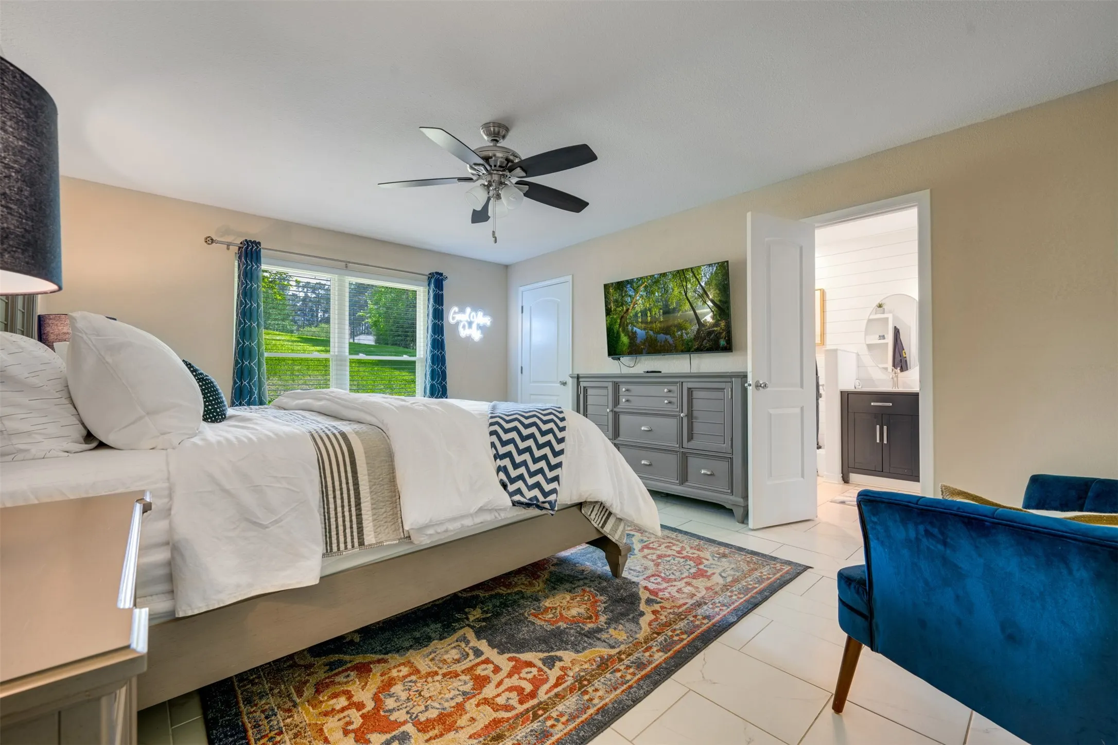 Single Family Residence For Sale in Henderson County , 23340 Three Points Drive, Frankston, Texas 75763, 3 Bedrooms, 3 Bathrooms, 2 Garage spaces, 2,320 Sqft, built in 1976, Preowned, Price $599,000, mls#21240538, Real Estate Agent in Frankston, Homes For Sale in Henderson county, Homes For Sale in Frankston, Realtor in Frankston Texas, Real Estate Brokerage Independent Realty Texas, Luminita Cordes Realtor