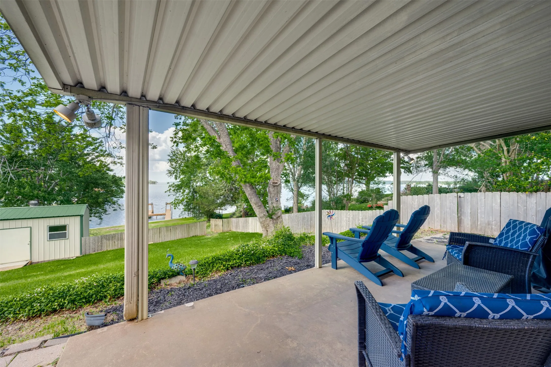 Single Family Residence For Sale in Henderson County , 23340 Three Points Drive, Frankston, Texas 75763, 3 Bedrooms, 3 Bathrooms, 2 Garage spaces, 2,320 Sqft, built in 1976, Preowned, Price $599,000, mls#21240538, Real Estate Agent in Frankston, Homes For Sale in Henderson county, Homes For Sale in Frankston, Realtor in Frankston Texas, Real Estate Brokerage Independent Realty Texas, Luminita Cordes Realtor