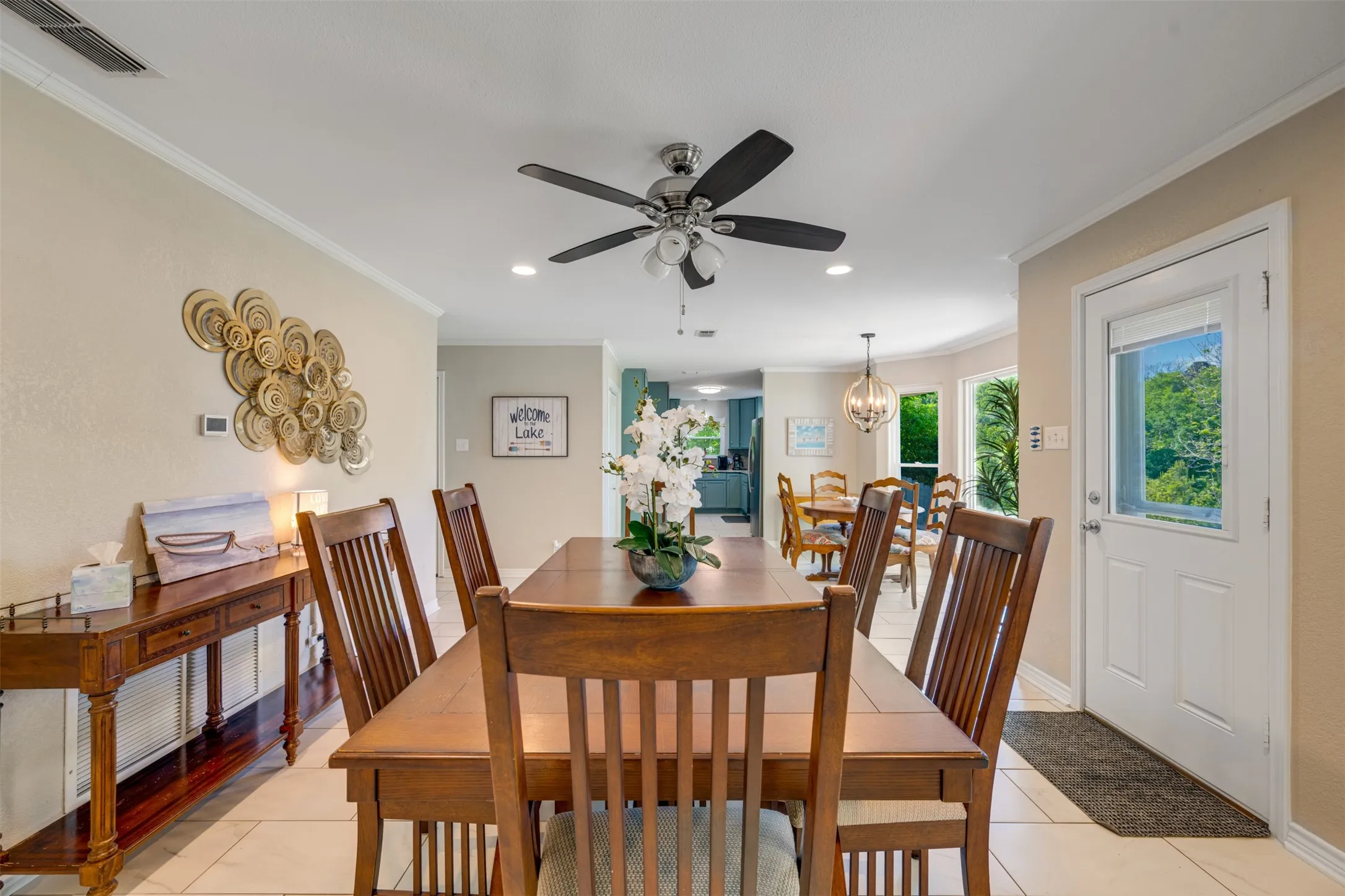 Single Family Residence For Sale in Henderson County , 23340 Three Points Drive, Frankston, Texas 75763, 3 Bedrooms, 3 Bathrooms, 2 Garage spaces, 2,320 Sqft, built in 1976, Preowned, Price $599,000, mls#21240538, Real Estate Agent in Frankston, Homes For Sale in Henderson county, Homes For Sale in Frankston, Realtor in Frankston Texas, Real Estate Brokerage Independent Realty Texas, Luminita Cordes Realtor