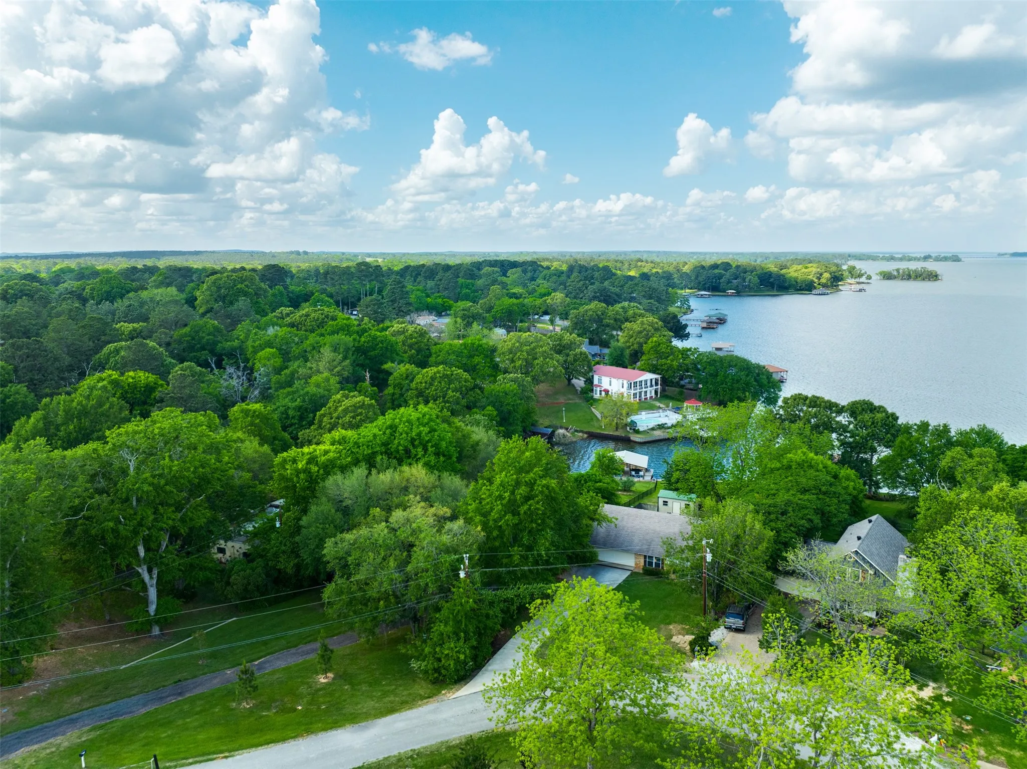 Single Family Residence For Sale in Henderson County , 23340 Three Points Drive, Frankston, Texas 75763, 3 Bedrooms, 3 Bathrooms, 2 Garage spaces, 2,320 Sqft, built in 1976, Preowned, Price $599,000, mls#21240538, Real Estate Agent in Frankston, Homes For Sale in Henderson county, Homes For Sale in Frankston, Realtor in Frankston Texas, Real Estate Brokerage Independent Realty Texas, Luminita Cordes Realtor