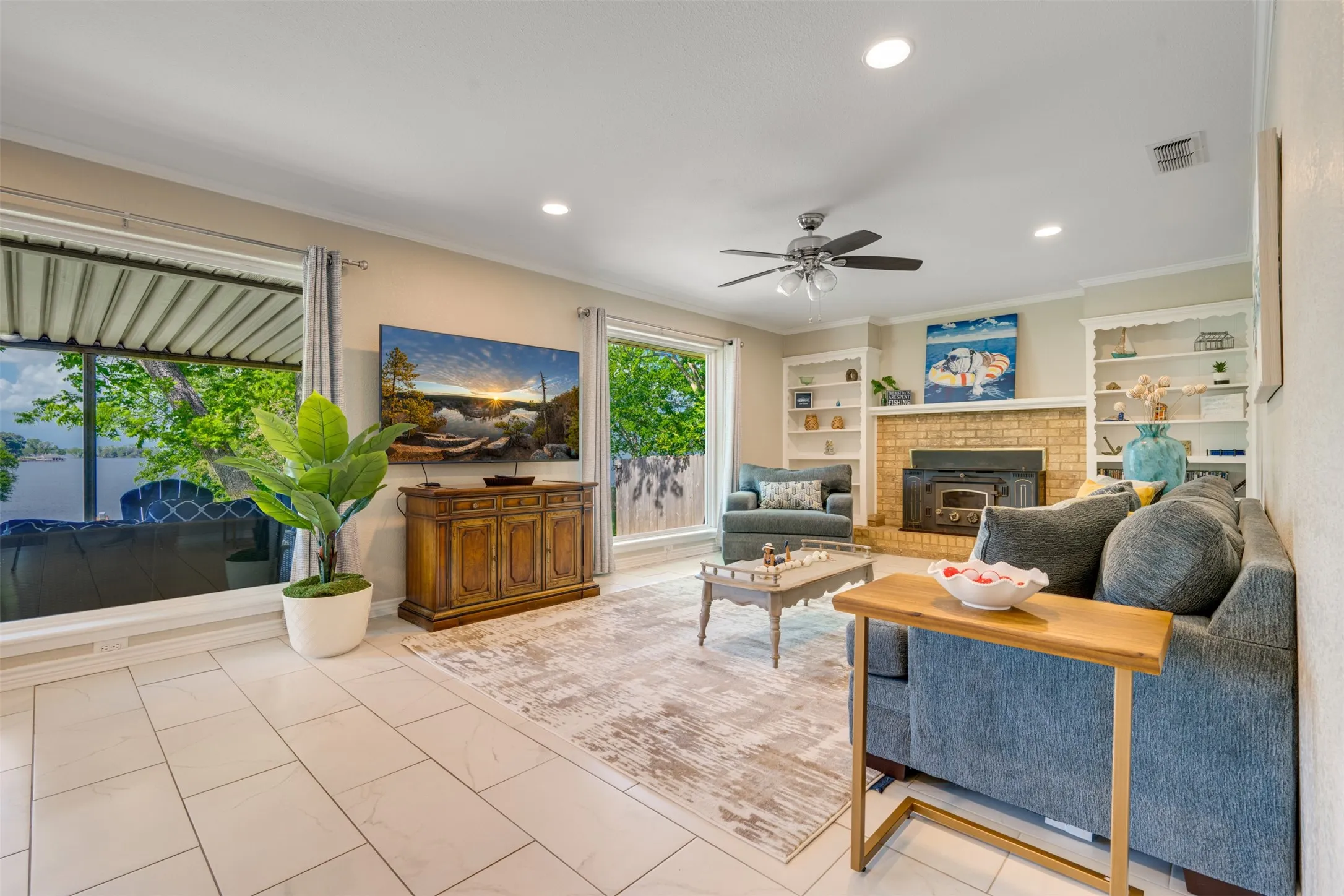 Single Family Residence For Sale in Henderson County , 23340 Three Points Drive, Frankston, Texas 75763, 3 Bedrooms, 3 Bathrooms, 2 Garage spaces, 2,320 Sqft, built in 1976, Preowned, Price $599,000, mls#21240538, Real Estate Agent in Frankston, Homes For Sale in Henderson county, Homes For Sale in Frankston, Realtor in Frankston Texas, Real Estate Brokerage Independent Realty Texas, Luminita Cordes Realtor