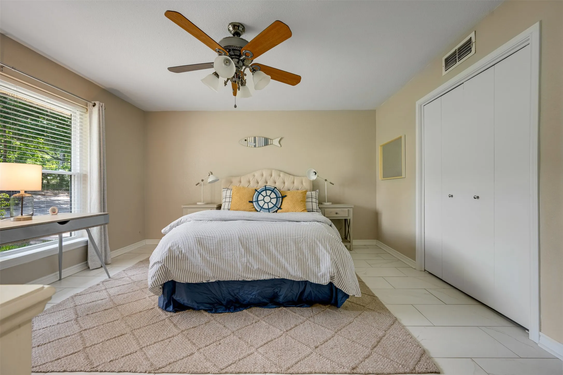 Single Family Residence For Sale in Henderson County , 23340 Three Points Drive, Frankston, Texas 75763, 3 Bedrooms, 3 Bathrooms, 2 Garage spaces, 2,320 Sqft, built in 1976, Preowned, Price $599,000, mls#21240538, Real Estate Agent in Frankston, Homes For Sale in Henderson county, Homes For Sale in Frankston, Realtor in Frankston Texas, Real Estate Brokerage Independent Realty Texas, Luminita Cordes Realtor