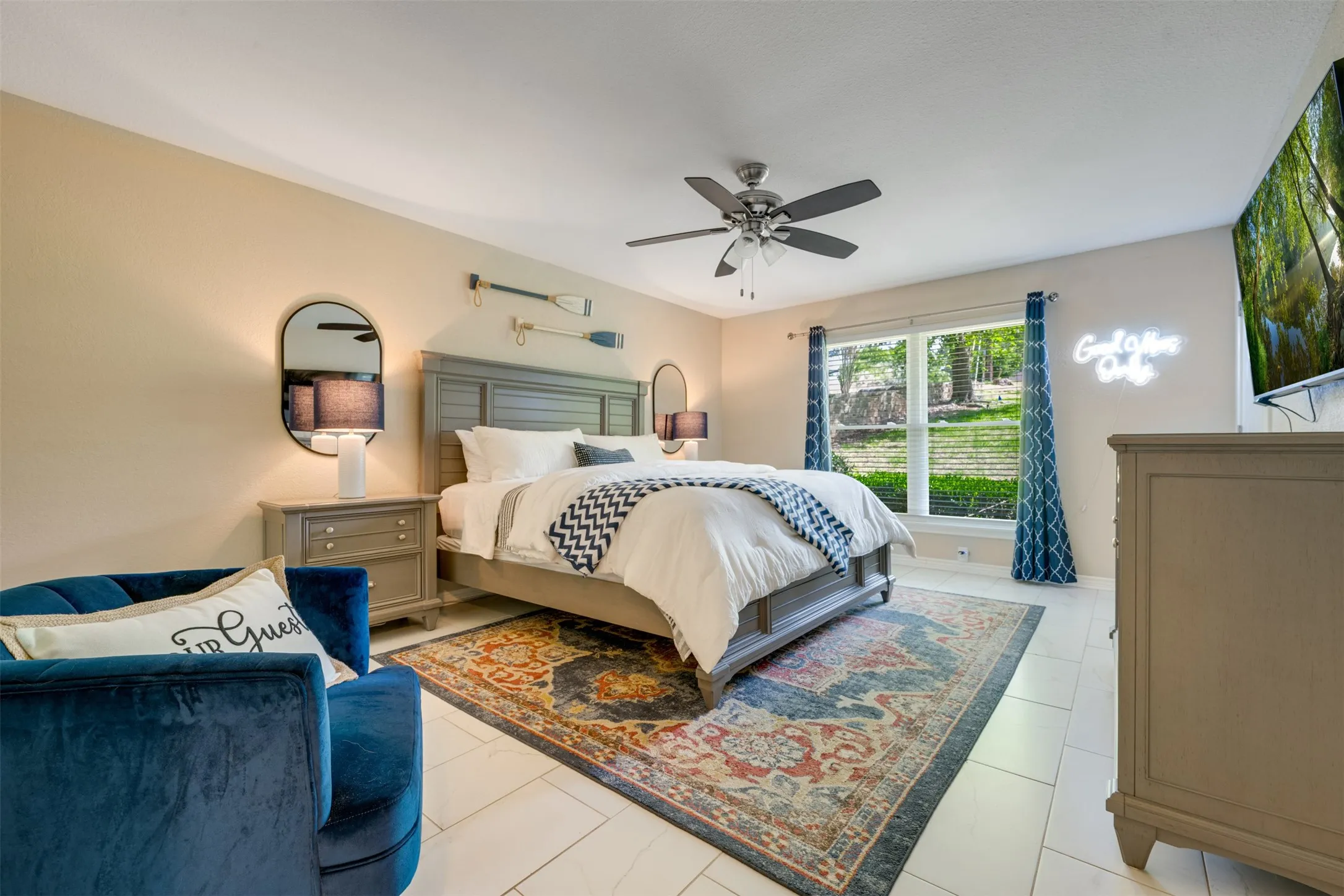 Single Family Residence For Sale in Henderson County , 23340 Three Points Drive, Frankston, Texas 75763, 3 Bedrooms, 3 Bathrooms, 2 Garage spaces, 2,320 Sqft, built in 1976, Preowned, Price $599,000, mls#21240538, Real Estate Agent in Frankston, Homes For Sale in Henderson county, Homes For Sale in Frankston, Realtor in Frankston Texas, Real Estate Brokerage Independent Realty Texas, Luminita Cordes Realtor