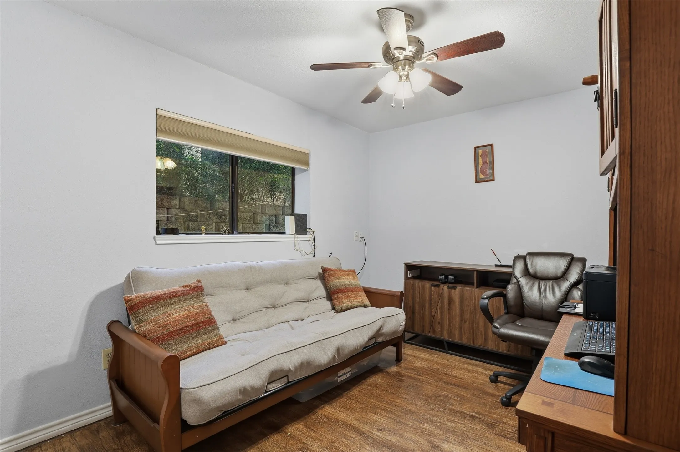 Single Family Residence For Sale in Tarrant County , 1945 Bluebird Avenue, Fort Worth, Texas 76111, 3 Bedroom, 3 Bathroom, 2 Garage spaces, 2,413 Sqft, built in 1987, Preowned, mls#21239573, Real Estate Agent in Fort Worth, Homes For Sale in Tarrant county, Homes For Sale in Fort Worth, Realtor in Fort Worth Texas, Real Estate Brokerage Independent Realty Texas, Luminita Cordes Realtor