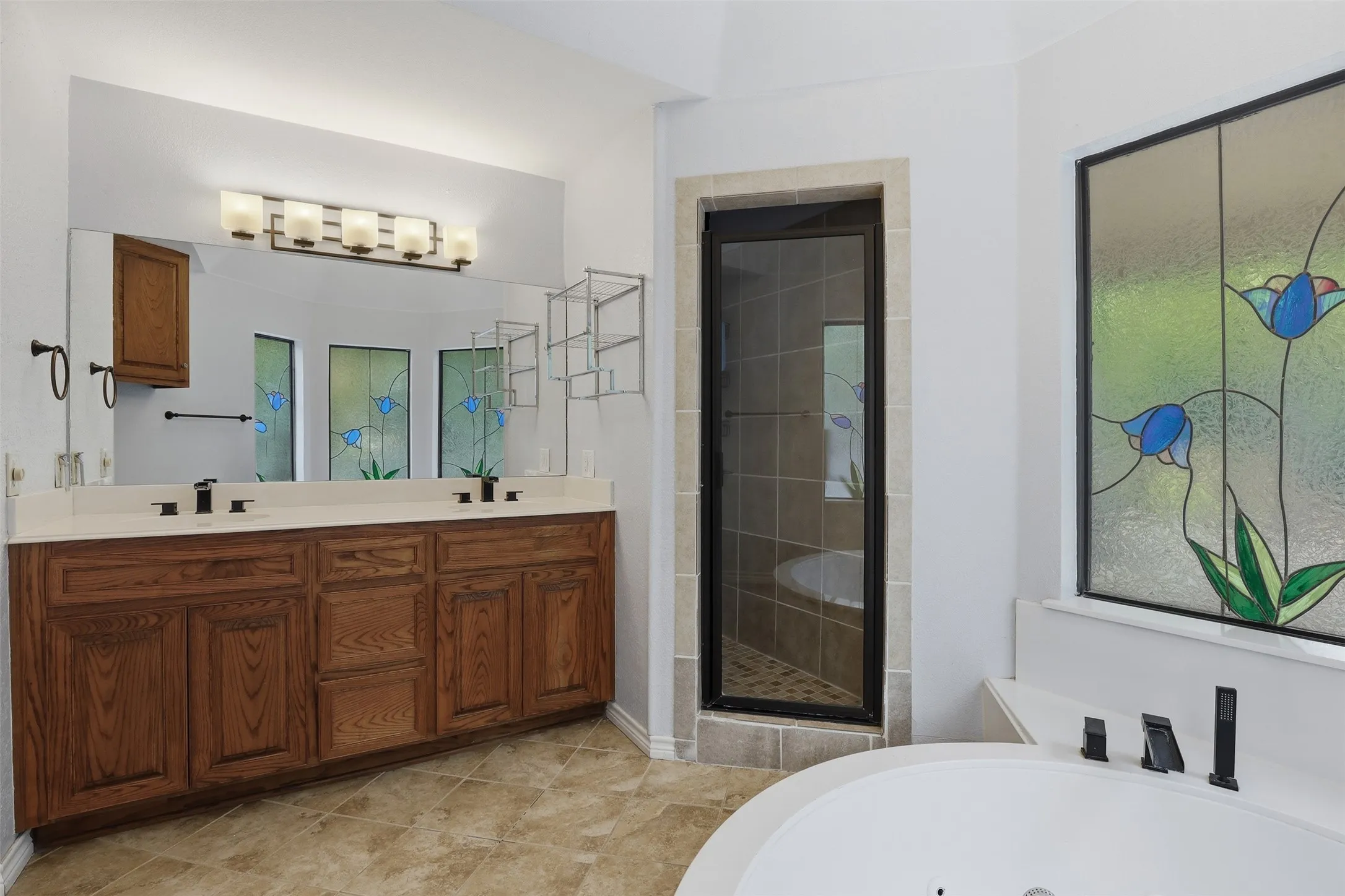 Single Family Residence For Sale in Tarrant County , 1945 Bluebird Avenue, Fort Worth, Texas 76111, 3 Bedroom, 3 Bathroom, 2 Garage spaces, 2,413 Sqft, built in 1987, Preowned, mls#21239573, Real Estate Agent in Fort Worth, Homes For Sale in Tarrant county, Homes For Sale in Fort Worth, Realtor in Fort Worth Texas, Real Estate Brokerage Independent Realty Texas, Luminita Cordes Realtor
