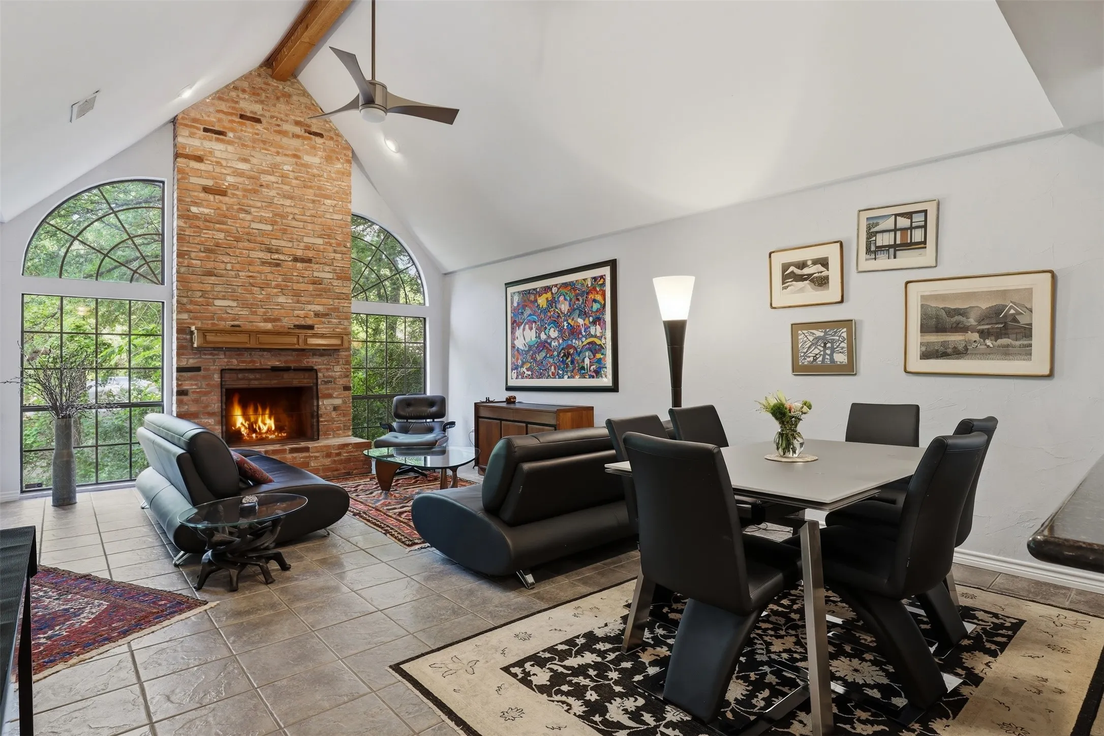 Single Family Residence For Sale in Tarrant County , 1945 Bluebird Avenue, Fort Worth, Texas 76111, 3 Bedroom, 3 Bathroom, 2 Garage spaces, 2,413 Sqft, built in 1987, Preowned, mls#21239573, Real Estate Agent in Fort Worth, Homes For Sale in Tarrant county, Homes For Sale in Fort Worth, Realtor in Fort Worth Texas, Real Estate Brokerage Independent Realty Texas, Luminita Cordes Realtor