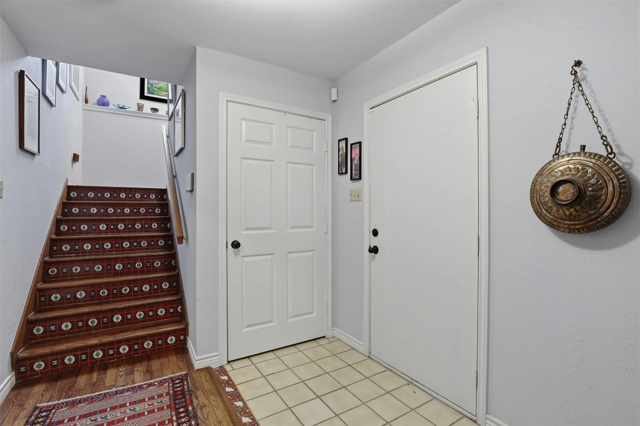 Single Family Residence For Sale in Tarrant County , 1945 Bluebird Avenue, Fort Worth, Texas 76111, 3 Bedroom, 3 Bathroom, 2 Garage spaces, 2,413 Sqft, built in 1987, Preowned, mls#21239573, Real Estate Agent in Fort Worth, Homes For Sale in Tarrant county, Homes For Sale in Fort Worth, Realtor in Fort Worth Texas, Real Estate Brokerage Independent Realty Texas, Luminita Cordes Realtor