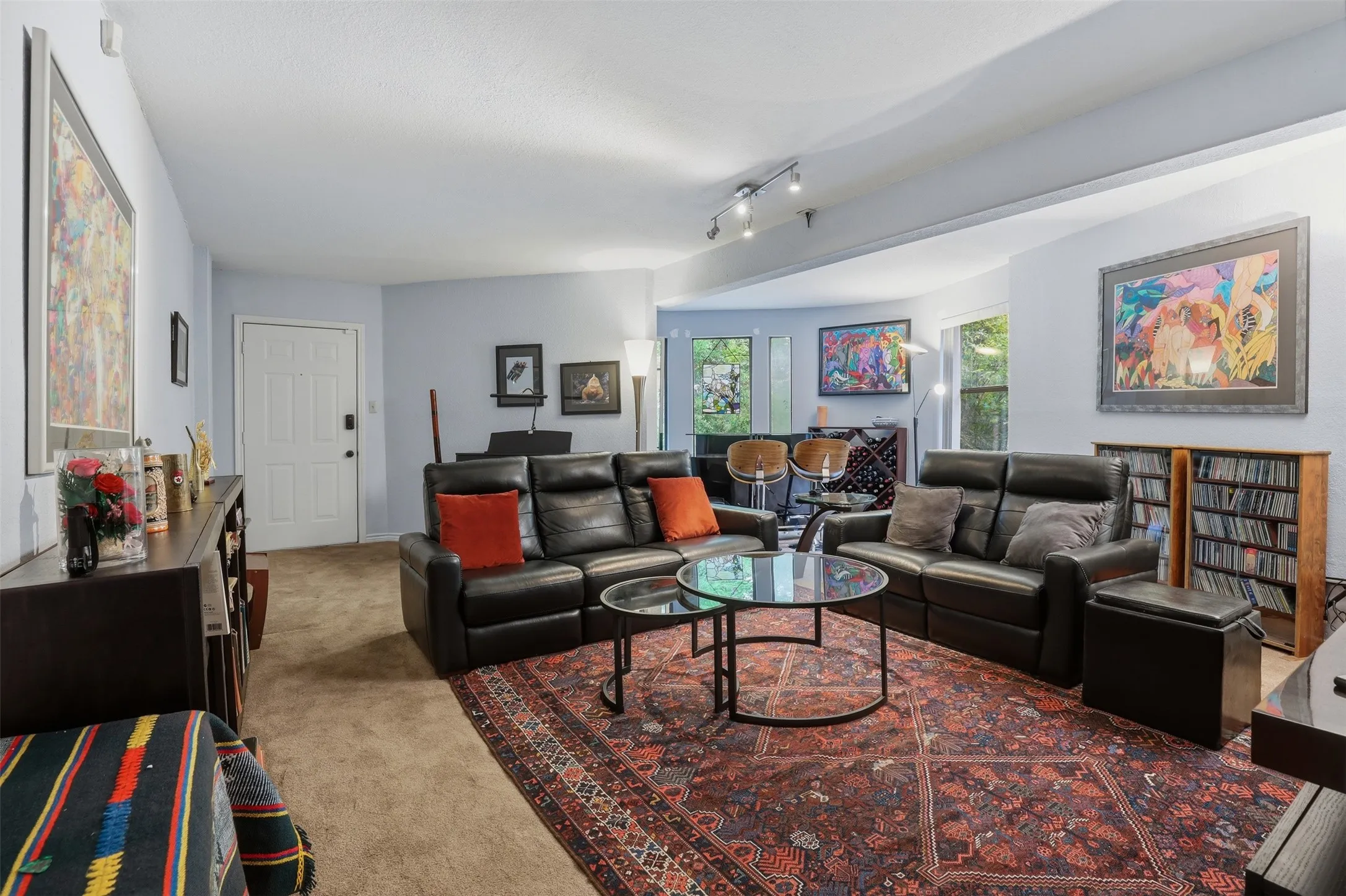 Single Family Residence For Sale in Tarrant County , 1945 Bluebird Avenue, Fort Worth, Texas 76111, 3 Bedroom, 3 Bathroom, 2 Garage spaces, 2,413 Sqft, built in 1987, Preowned, mls#21239573, Real Estate Agent in Fort Worth, Homes For Sale in Tarrant county, Homes For Sale in Fort Worth, Realtor in Fort Worth Texas, Real Estate Brokerage Independent Realty Texas, Luminita Cordes Realtor