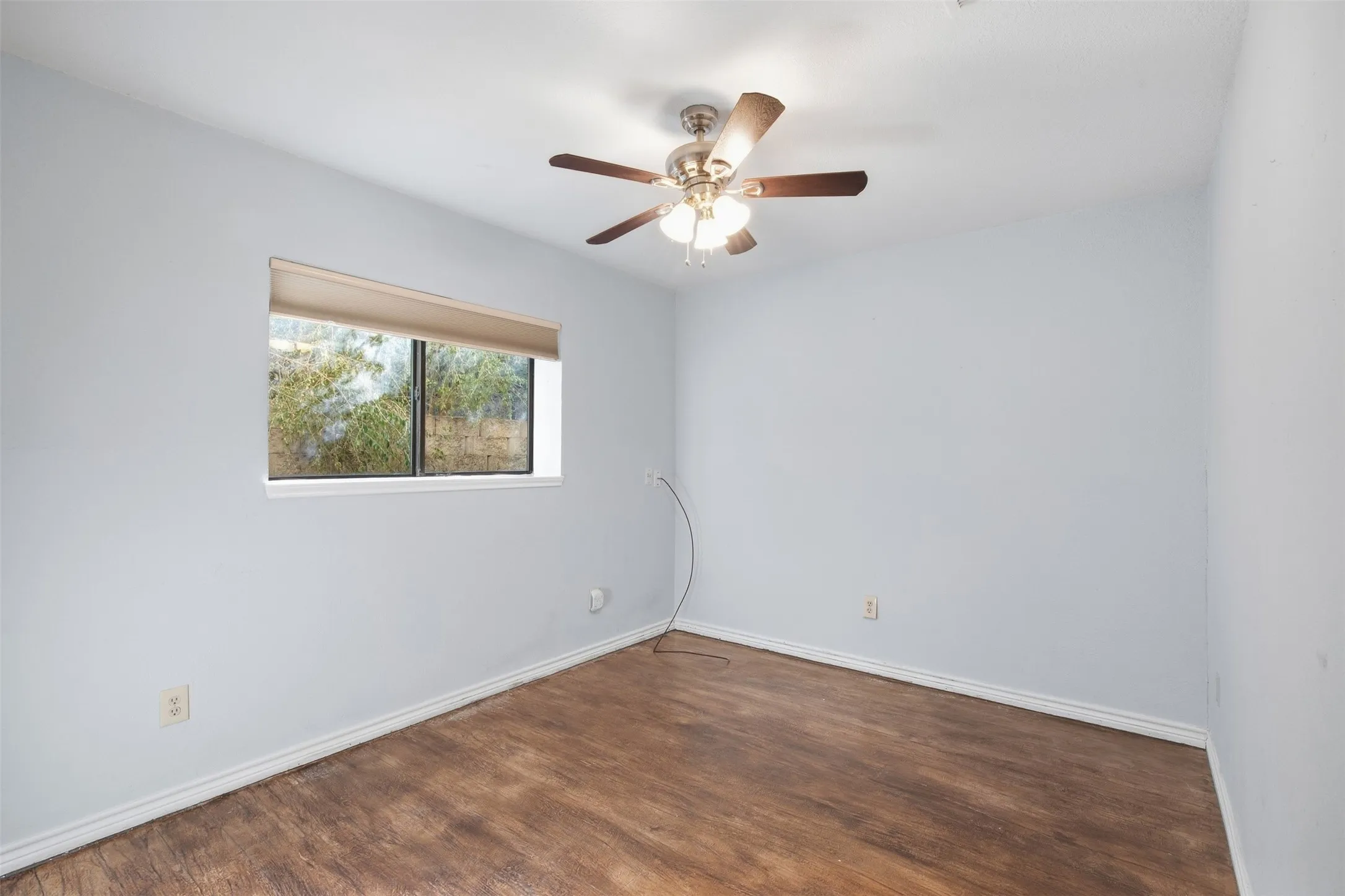 Single Family Residence For Sale in Tarrant County , 1945 Bluebird Avenue, Fort Worth, Texas 76111, 3 Bedroom, 3 Bathroom, 2 Garage spaces, 2,413 Sqft, built in 1987, Preowned, mls#21239573, Real Estate Agent in Fort Worth, Homes For Sale in Tarrant county, Homes For Sale in Fort Worth, Realtor in Fort Worth Texas, Real Estate Brokerage Independent Realty Texas, Luminita Cordes Realtor
