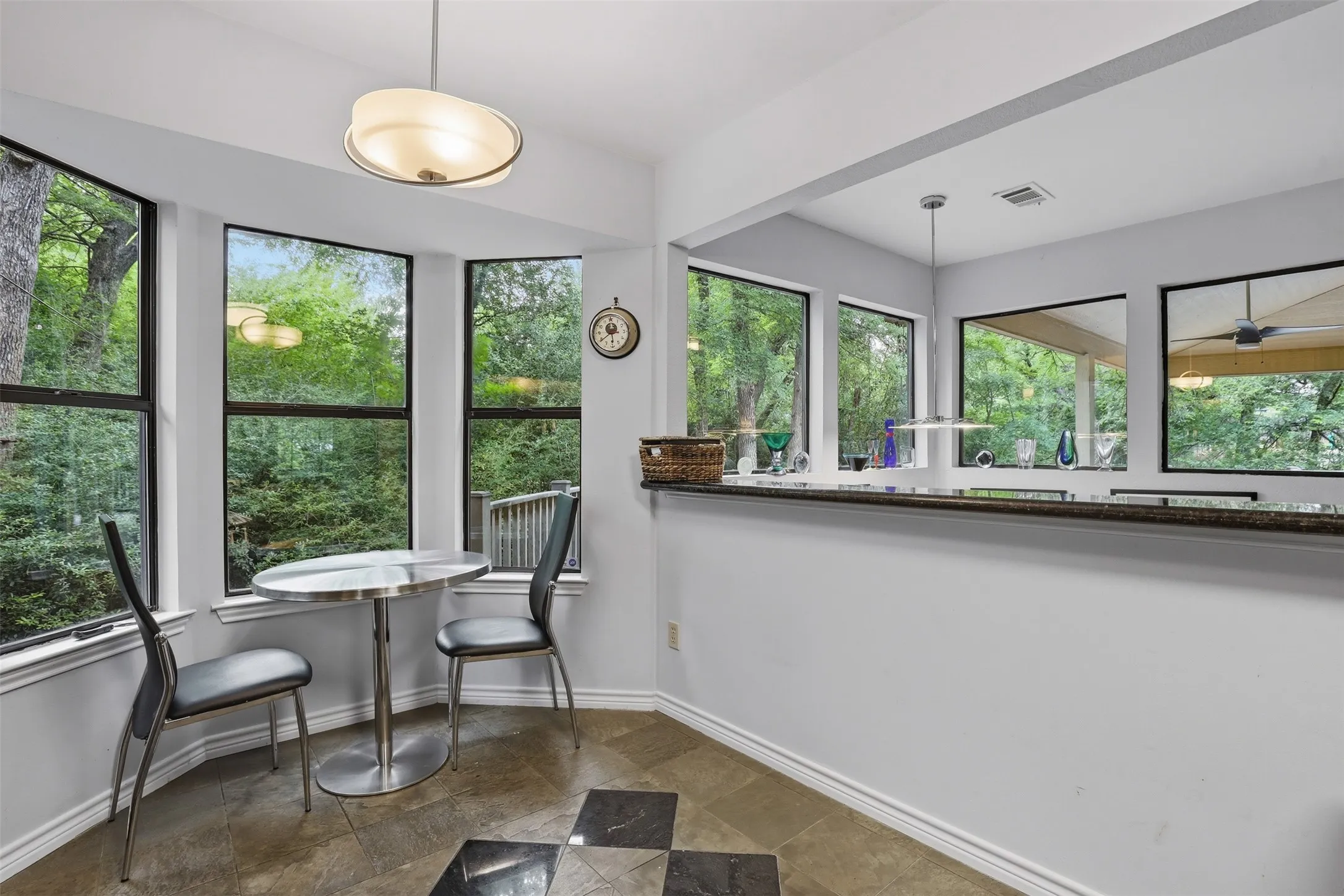 Single Family Residence For Sale in Tarrant County , 1945 Bluebird Avenue, Fort Worth, Texas 76111, 3 Bedroom, 3 Bathroom, 2 Garage spaces, 2,413 Sqft, built in 1987, Preowned, mls#21239573, Real Estate Agent in Fort Worth, Homes For Sale in Tarrant county, Homes For Sale in Fort Worth, Realtor in Fort Worth Texas, Real Estate Brokerage Independent Realty Texas, Luminita Cordes Realtor