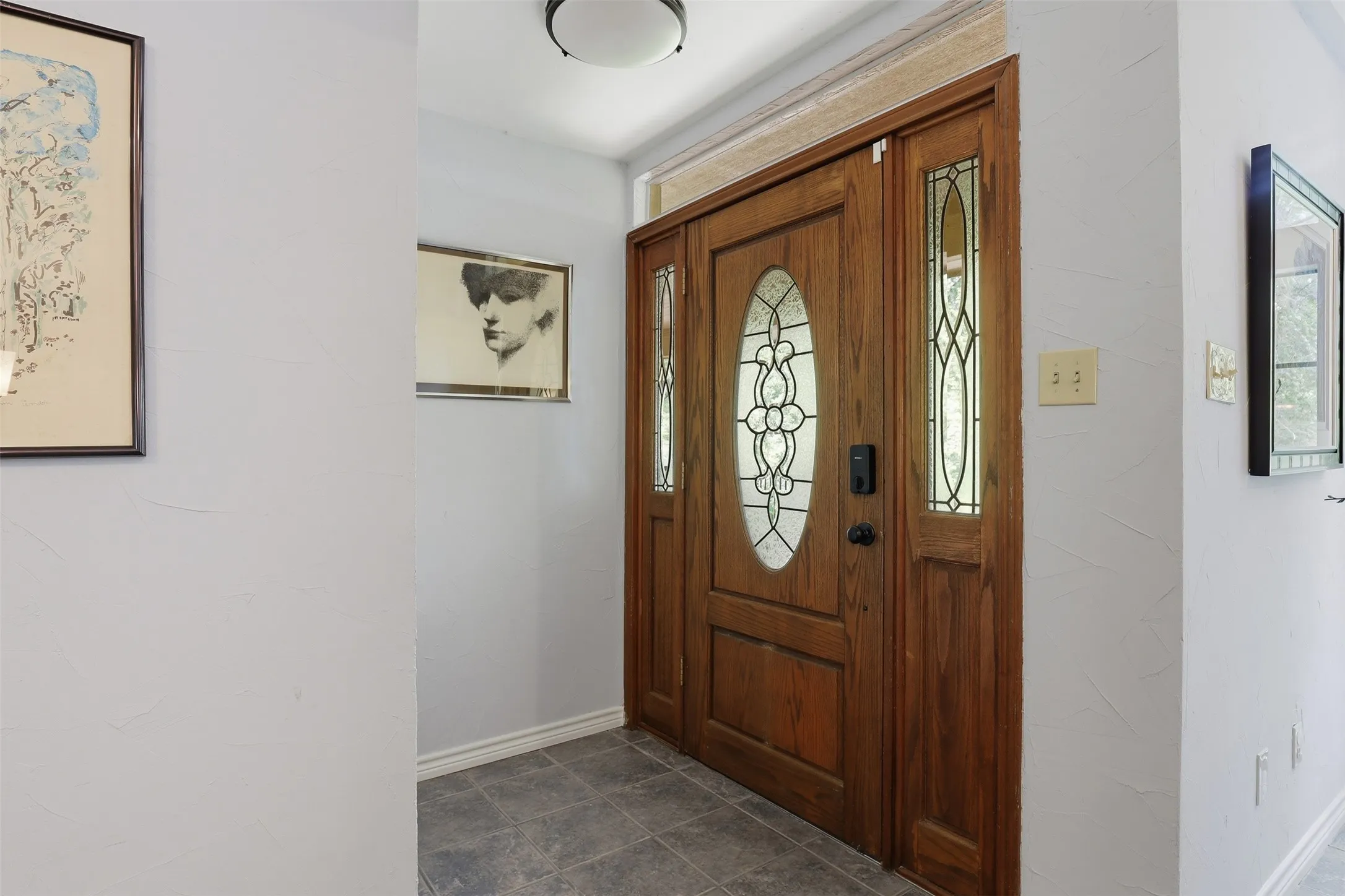 Single Family Residence For Sale in Tarrant County , 1945 Bluebird Avenue, Fort Worth, Texas 76111, 3 Bedroom, 3 Bathroom, 2 Garage spaces, 2,413 Sqft, built in 1987, Preowned, mls#21239573, Real Estate Agent in Fort Worth, Homes For Sale in Tarrant county, Homes For Sale in Fort Worth, Realtor in Fort Worth Texas, Real Estate Brokerage Independent Realty Texas, Luminita Cordes Realtor