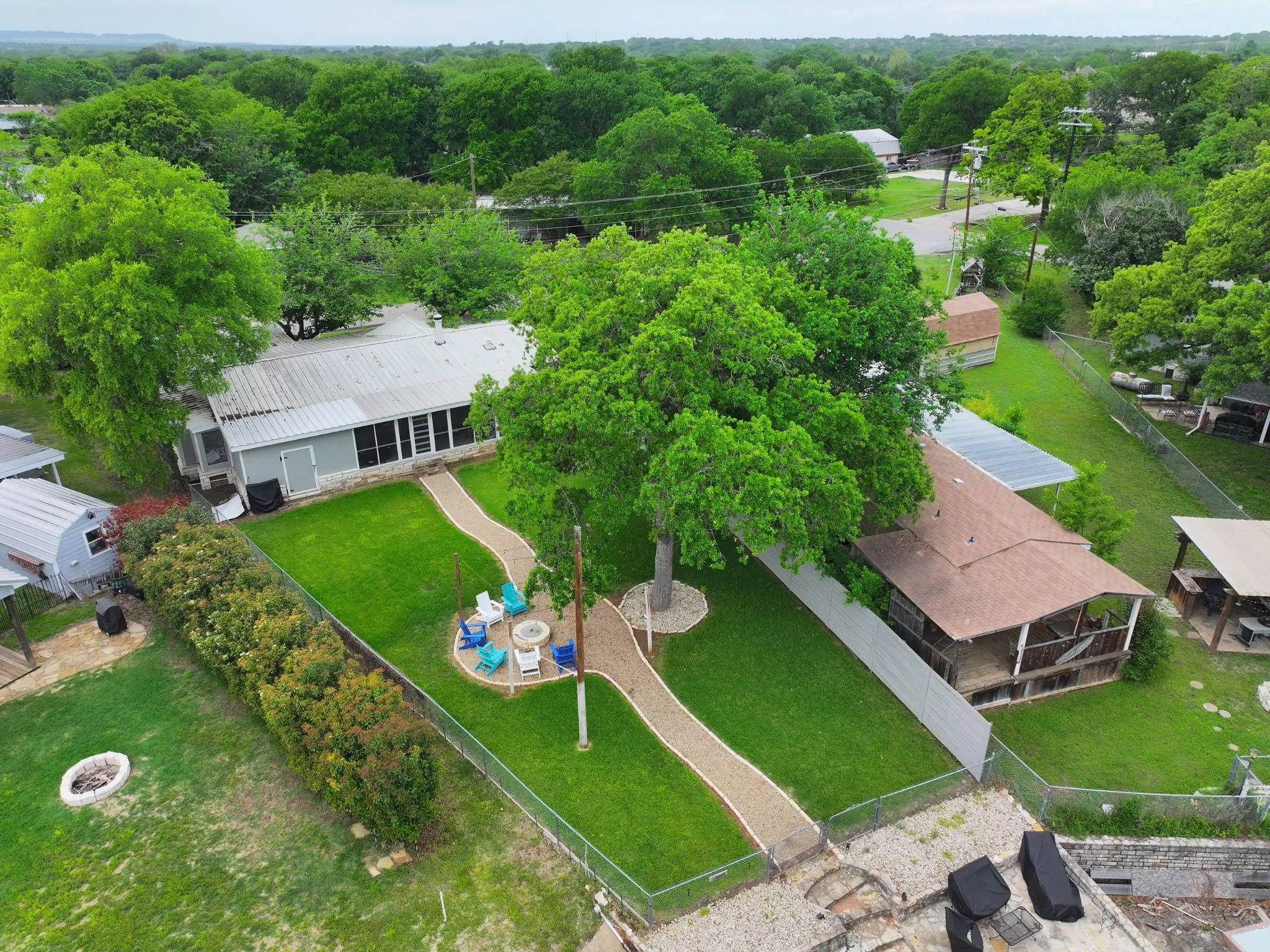 Mobile Home For Sale in Hood County , 3703 Hartwood Drive, Granbury, Texas 76049, 3 Bedroom, 2 Bathroom, Garage spaces, 1,458 Sqft, built in 1985, Preowned, mls#21239215, Real Estate Agent in Granbury, Homes For Sale in Hood county, Homes For Sale in Granbury, Realtor in Granbury Texas, Real Estate Brokerage Independent Realty Texas, Luminita Cordes Realtor