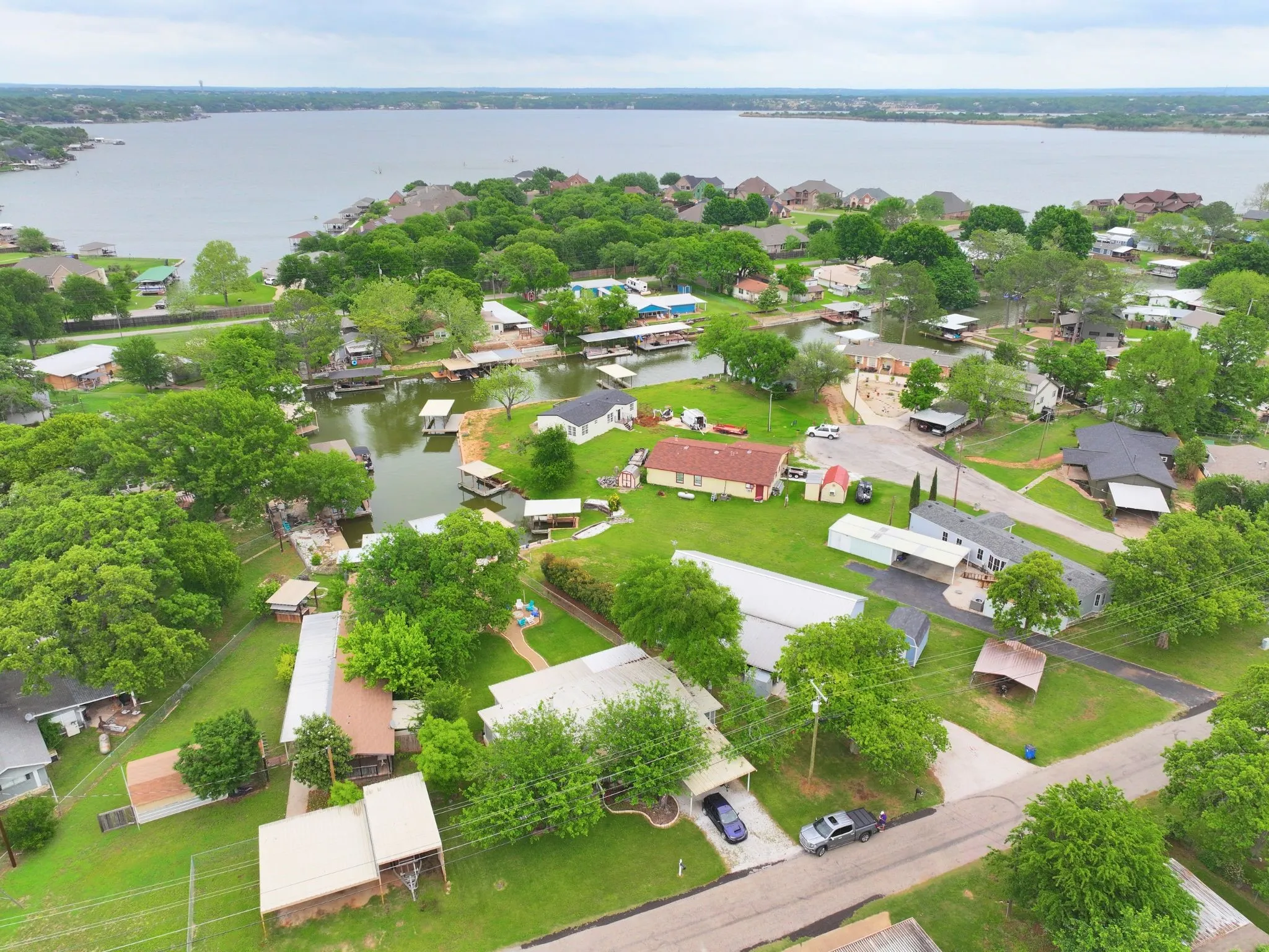 Mobile Home For Sale in Hood County , 3703 Hartwood Drive, Granbury, Texas 76049, 3 Bedroom, 2 Bathroom, Garage spaces, 1,458 Sqft, built in 1985, Preowned, mls#21239215, Real Estate Agent in Granbury, Homes For Sale in Hood county, Homes For Sale in Granbury, Realtor in Granbury Texas, Real Estate Brokerage Independent Realty Texas, Luminita Cordes Realtor