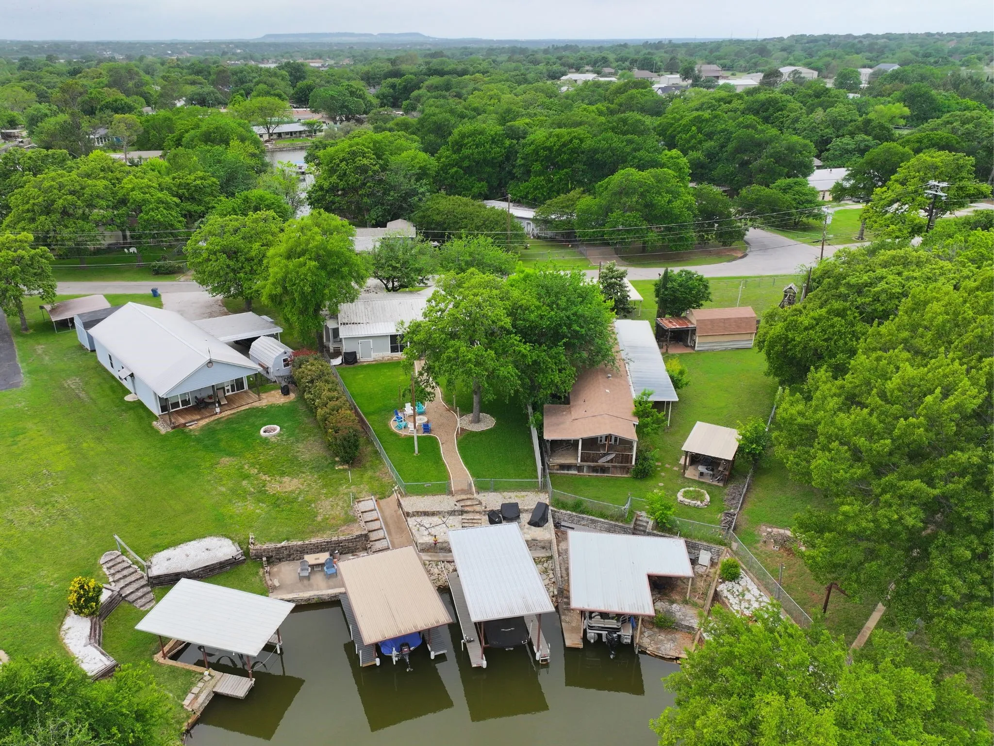 Mobile Home For Sale in Hood County , 3703 Hartwood Drive, Granbury, Texas 76049, 3 Bedroom, 2 Bathroom, Garage spaces, 1,458 Sqft, built in 1985, Preowned, mls#21239215, Real Estate Agent in Granbury, Homes For Sale in Hood county, Homes For Sale in Granbury, Realtor in Granbury Texas, Real Estate Brokerage Independent Realty Texas, Luminita Cordes Realtor