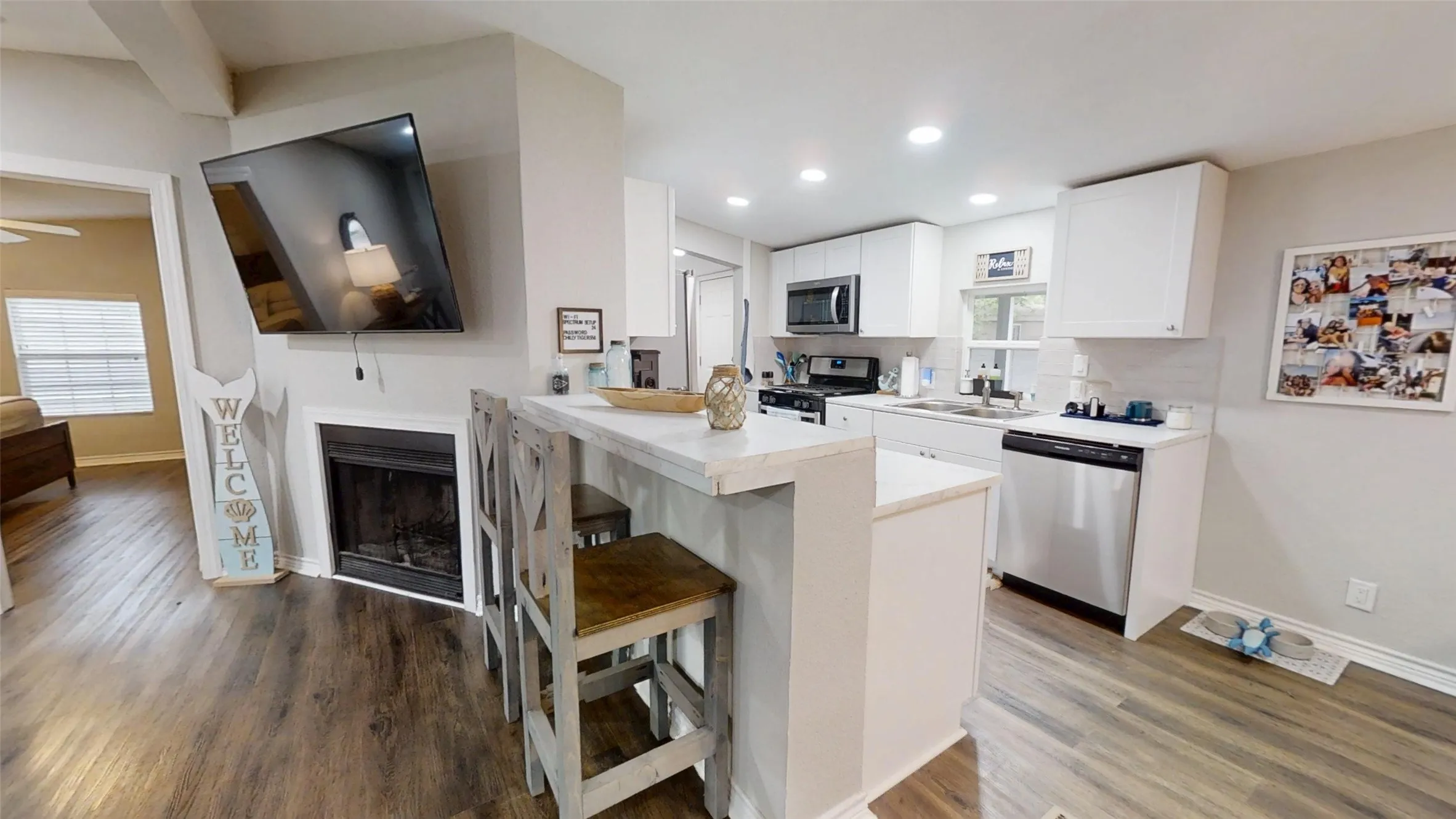 Mobile Home For Sale in Hood County , 3703 Hartwood Drive, Granbury, Texas 76049, 3 Bedroom, 2 Bathroom, Garage spaces, 1,458 Sqft, built in 1985, Preowned, mls#21239215, Real Estate Agent in Granbury, Homes For Sale in Hood county, Homes For Sale in Granbury, Realtor in Granbury Texas, Real Estate Brokerage Independent Realty Texas, Luminita Cordes Realtor