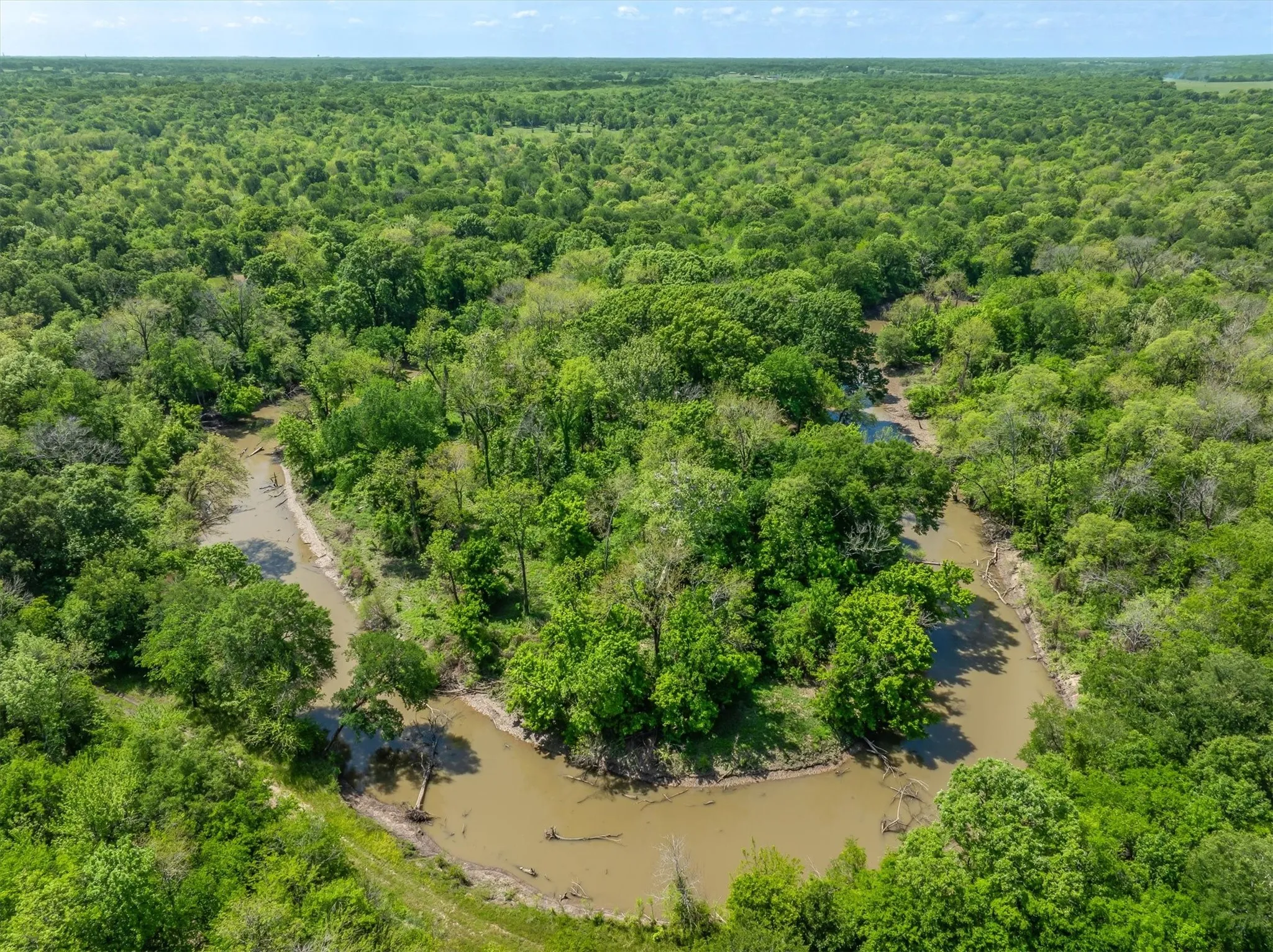 3000 ft of Sabine River frontage