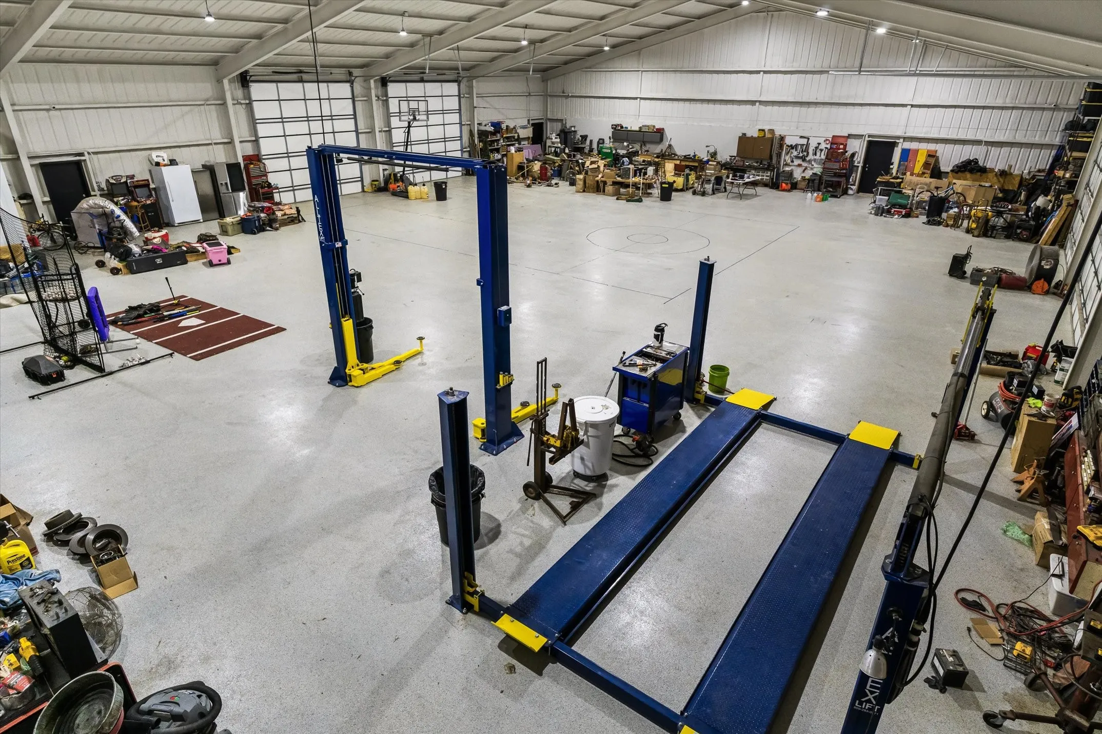 2 car lifts convey
