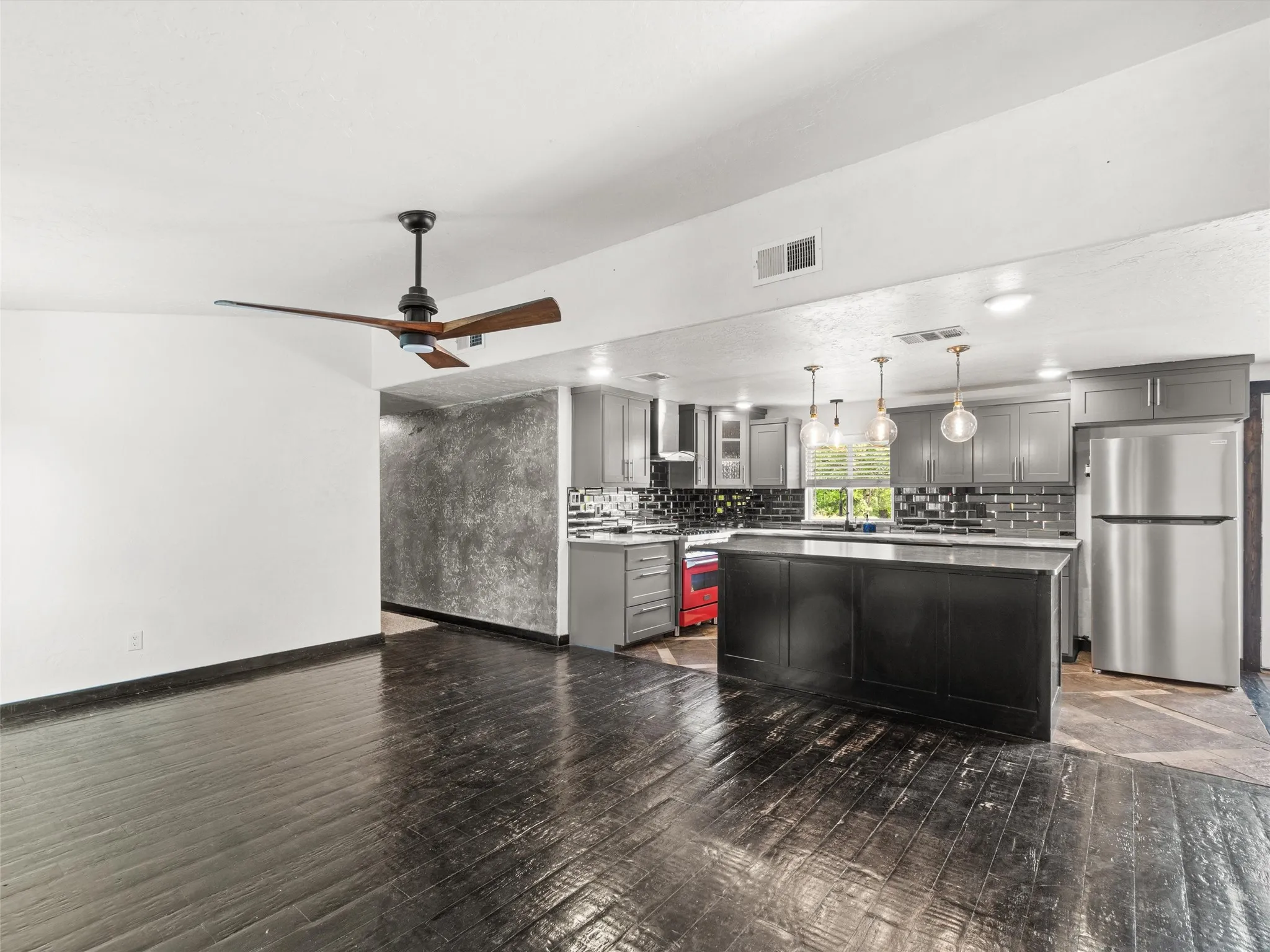 Single Family Residence For Sale in Upshur County , 1333 Lupine Road, Gilmer, Texas 75644, 3 Bedroom, 2 Bathroom, Garage spaces, 1,344 Sqft, built in 2016, Preowned, mls#21240658, Real Estate Agent in Gilmer, Homes For Sale in Upshur county, Homes For Sale in Gilmer, Realtor in Gilmer Texas, Real Estate Brokerage Independent Realty Texas, Luminita Cordes Realtor