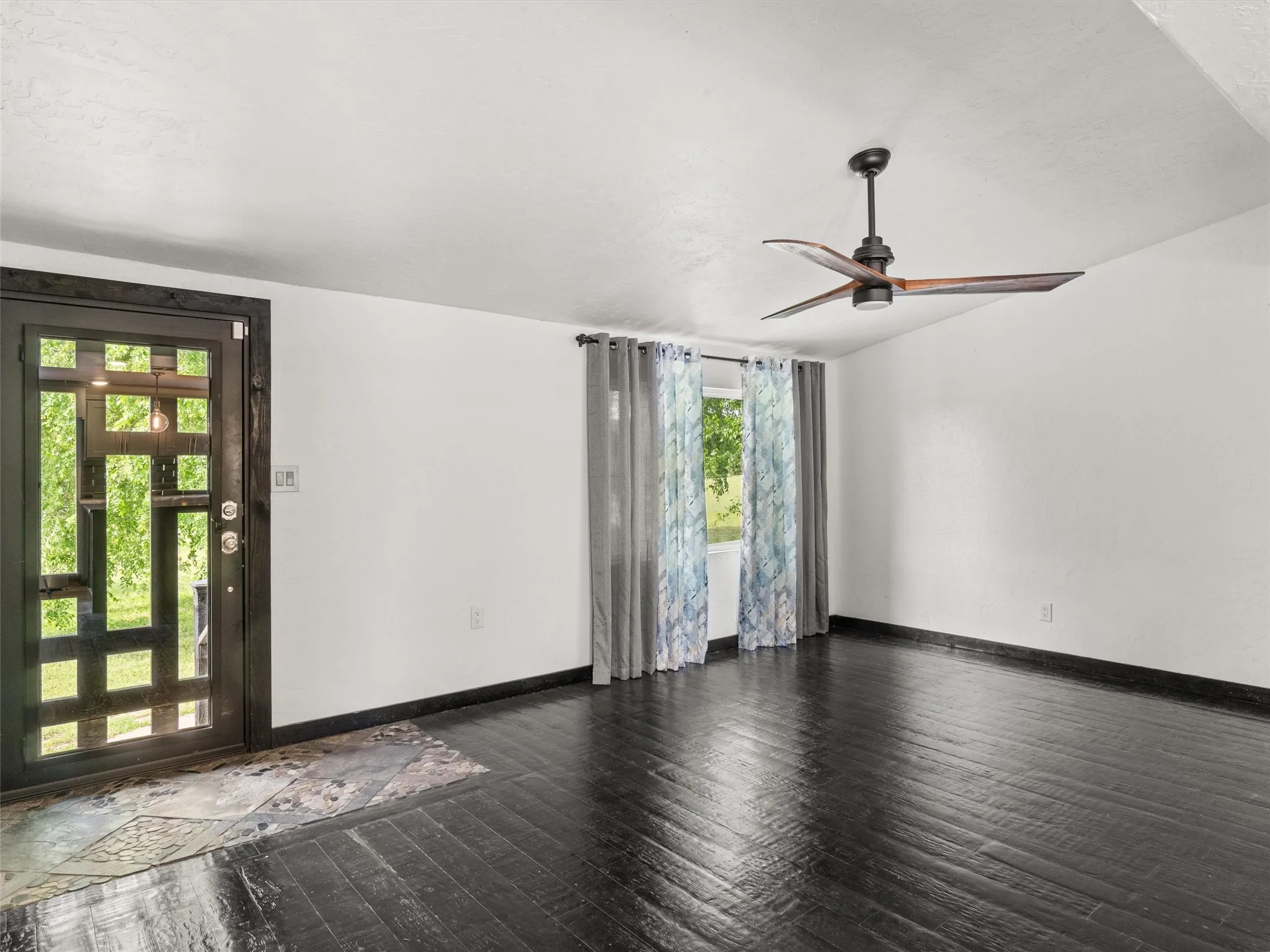 Single Family Residence For Sale in Upshur County , 1333 Lupine Road, Gilmer, Texas 75644, 3 Bedroom, 2 Bathroom, Garage spaces, 1,344 Sqft, built in 2016, Preowned, mls#21240658, Real Estate Agent in Gilmer, Homes For Sale in Upshur county, Homes For Sale in Gilmer, Realtor in Gilmer Texas, Real Estate Brokerage Independent Realty Texas, Luminita Cordes Realtor
