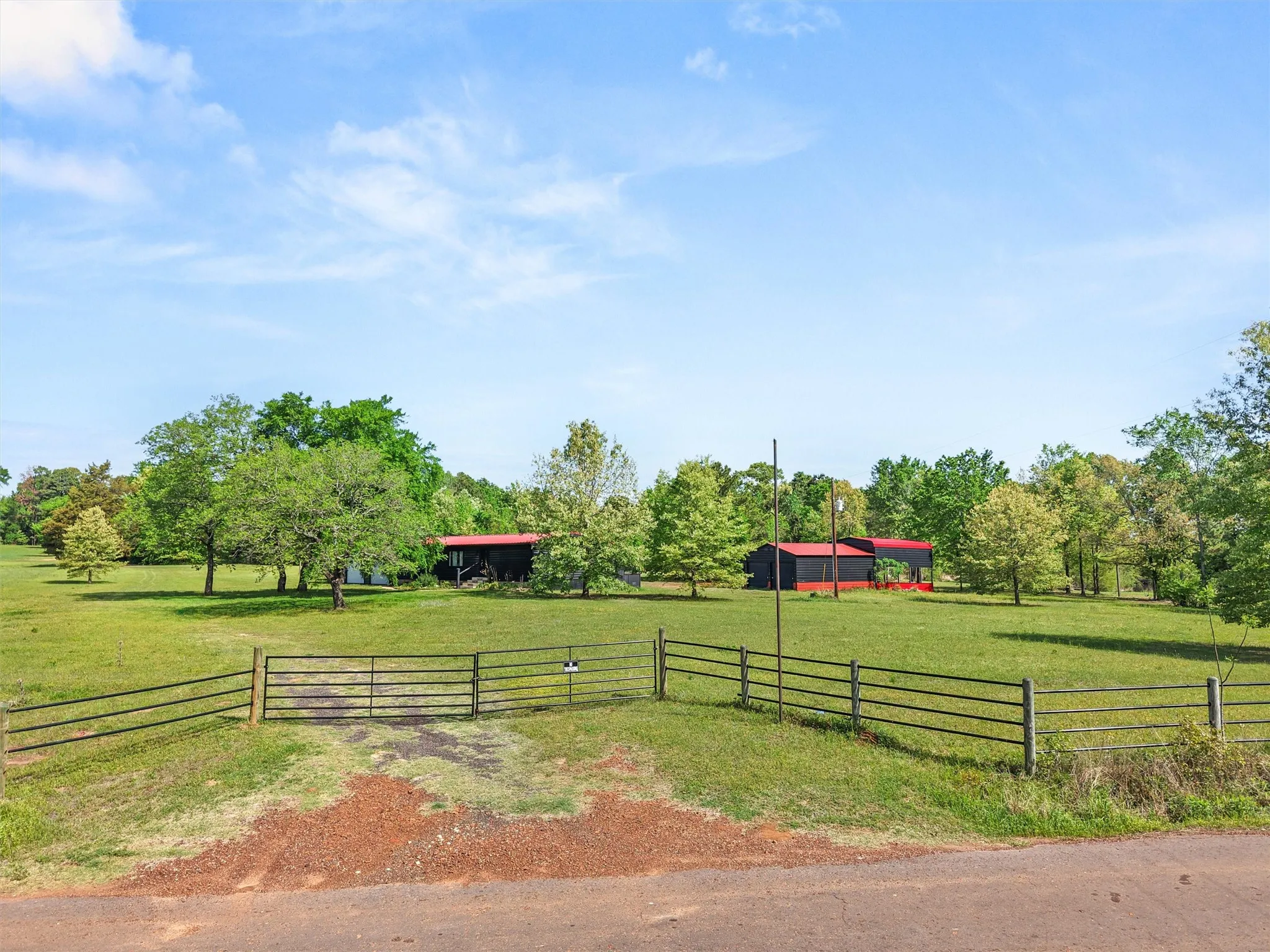 Single Family Residence For Sale in Upshur County , 1333 Lupine Road, Gilmer, Texas 75644, 3 Bedroom, 2 Bathroom, Garage spaces, 1,344 Sqft, built in 2016, Preowned, mls#21240658, Real Estate Agent in Gilmer, Homes For Sale in Upshur county, Homes For Sale in Gilmer, Realtor in Gilmer Texas, Real Estate Brokerage Independent Realty Texas, Luminita Cordes Realtor
