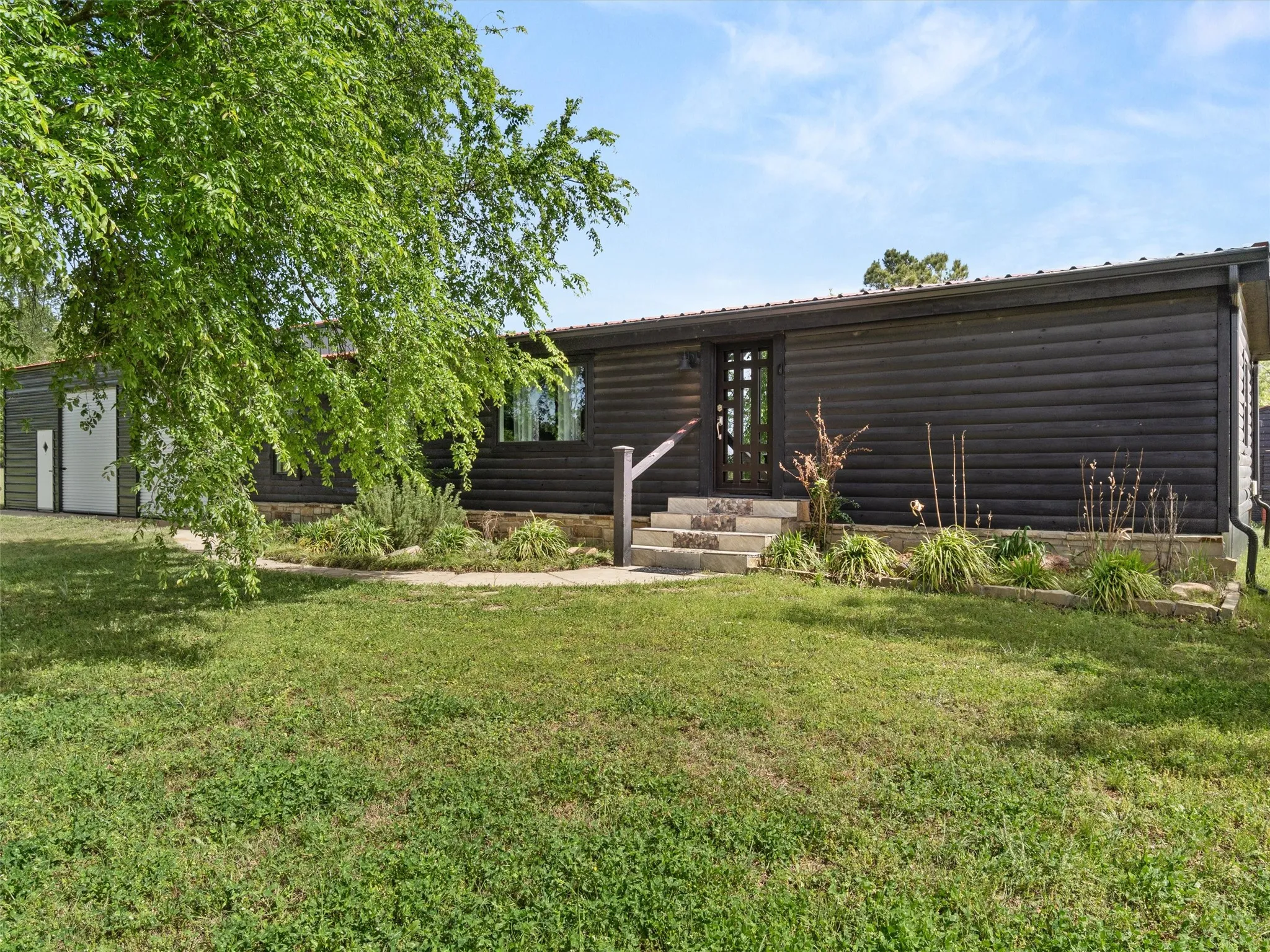 Single Family Residence For Sale in Upshur County , 1333 Lupine Road, Gilmer, Texas 75644, 3 Bedroom, 2 Bathroom, Garage spaces, 1,344 Sqft, built in 2016, Preowned, mls#21240658, Real Estate Agent in Gilmer, Homes For Sale in Upshur county, Homes For Sale in Gilmer, Realtor in Gilmer Texas, Real Estate Brokerage Independent Realty Texas, Luminita Cordes Realtor
