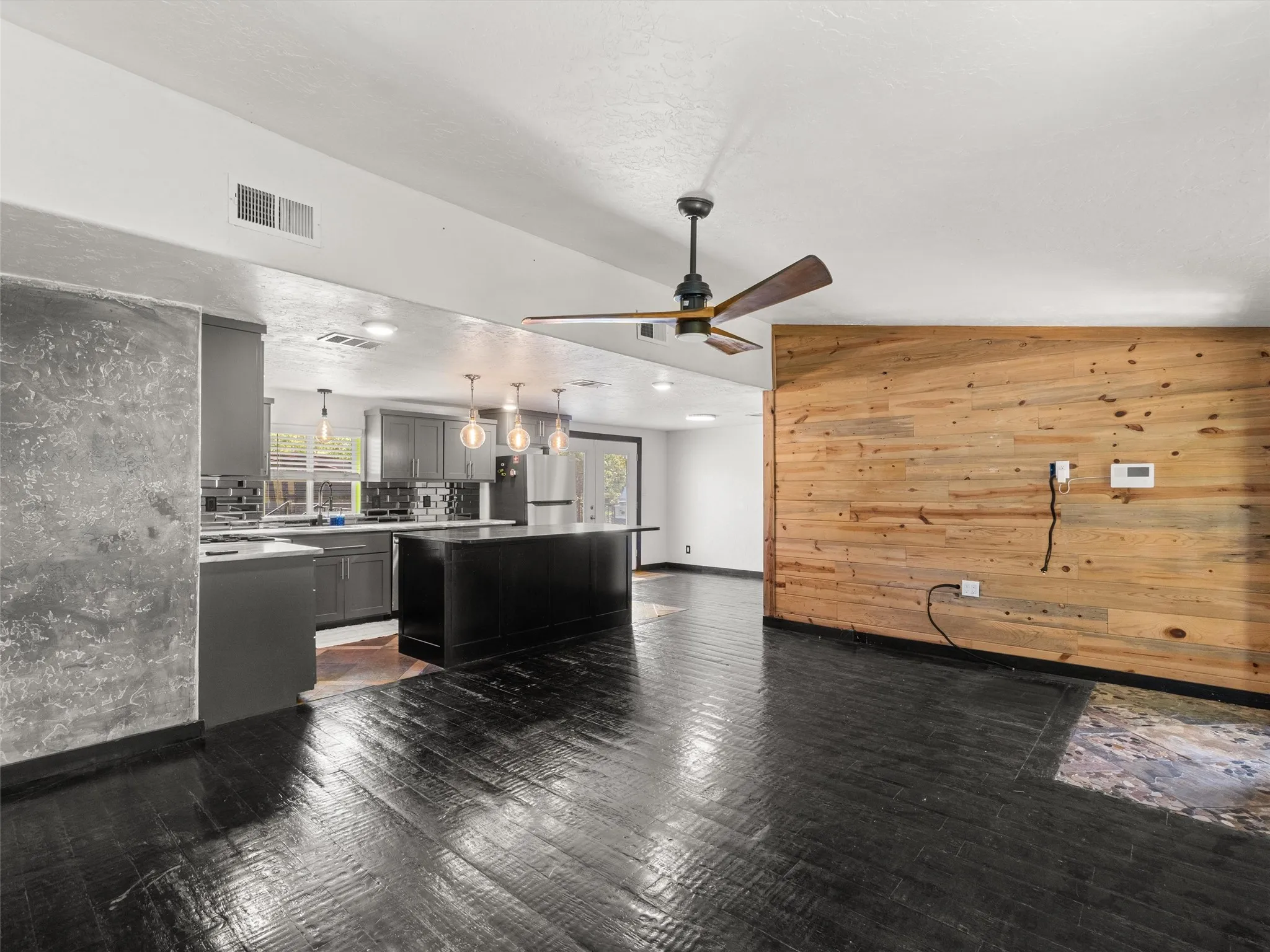 Single Family Residence For Sale in Upshur County , 1333 Lupine Road, Gilmer, Texas 75644, 3 Bedroom, 2 Bathroom, Garage spaces, 1,344 Sqft, built in 2016, Preowned, mls#21240658, Real Estate Agent in Gilmer, Homes For Sale in Upshur county, Homes For Sale in Gilmer, Realtor in Gilmer Texas, Real Estate Brokerage Independent Realty Texas, Luminita Cordes Realtor