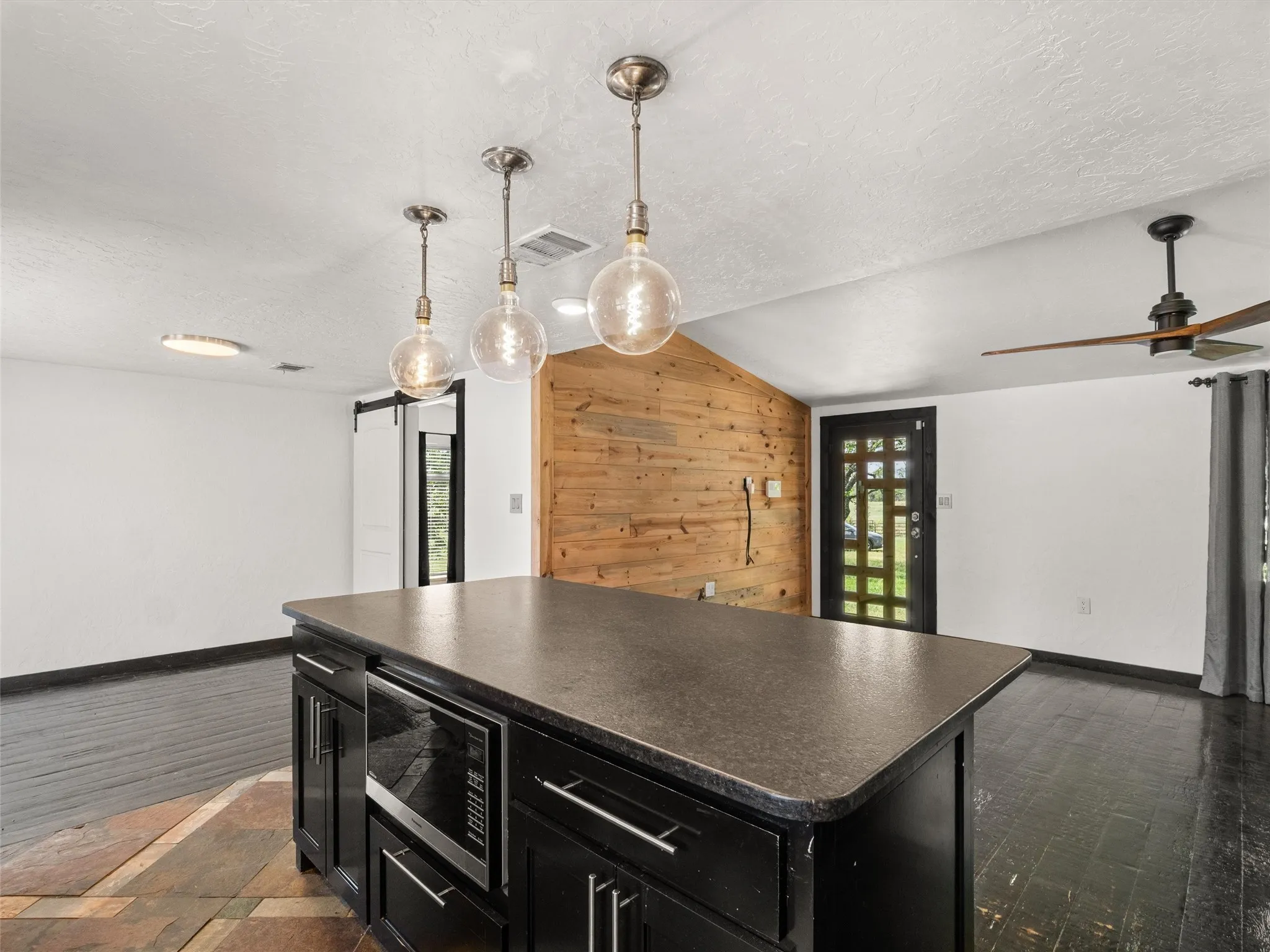 Single Family Residence For Sale in Upshur County , 1333 Lupine Road, Gilmer, Texas 75644, 3 Bedroom, 2 Bathroom, Garage spaces, 1,344 Sqft, built in 2016, Preowned, mls#21240658, Real Estate Agent in Gilmer, Homes For Sale in Upshur county, Homes For Sale in Gilmer, Realtor in Gilmer Texas, Real Estate Brokerage Independent Realty Texas, Luminita Cordes Realtor