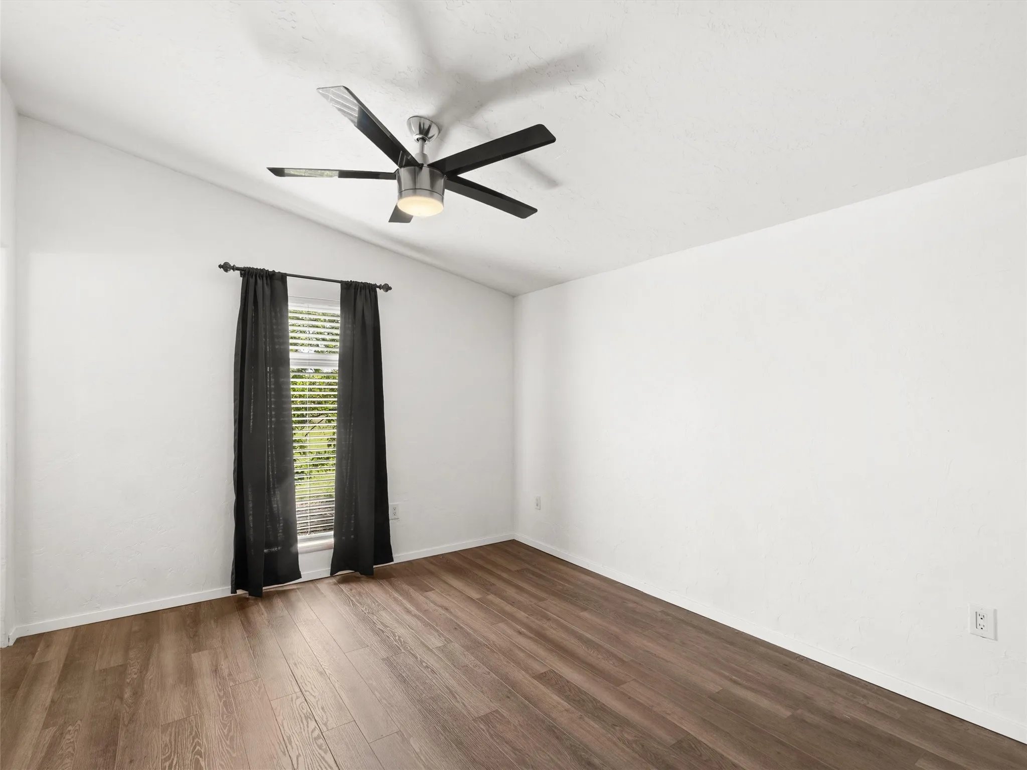 Single Family Residence For Sale in Upshur County , 1333 Lupine Road, Gilmer, Texas 75644, 3 Bedroom, 2 Bathroom, Garage spaces, 1,344 Sqft, built in 2016, Preowned, mls#21240658, Real Estate Agent in Gilmer, Homes For Sale in Upshur county, Homes For Sale in Gilmer, Realtor in Gilmer Texas, Real Estate Brokerage Independent Realty Texas, Luminita Cordes Realtor