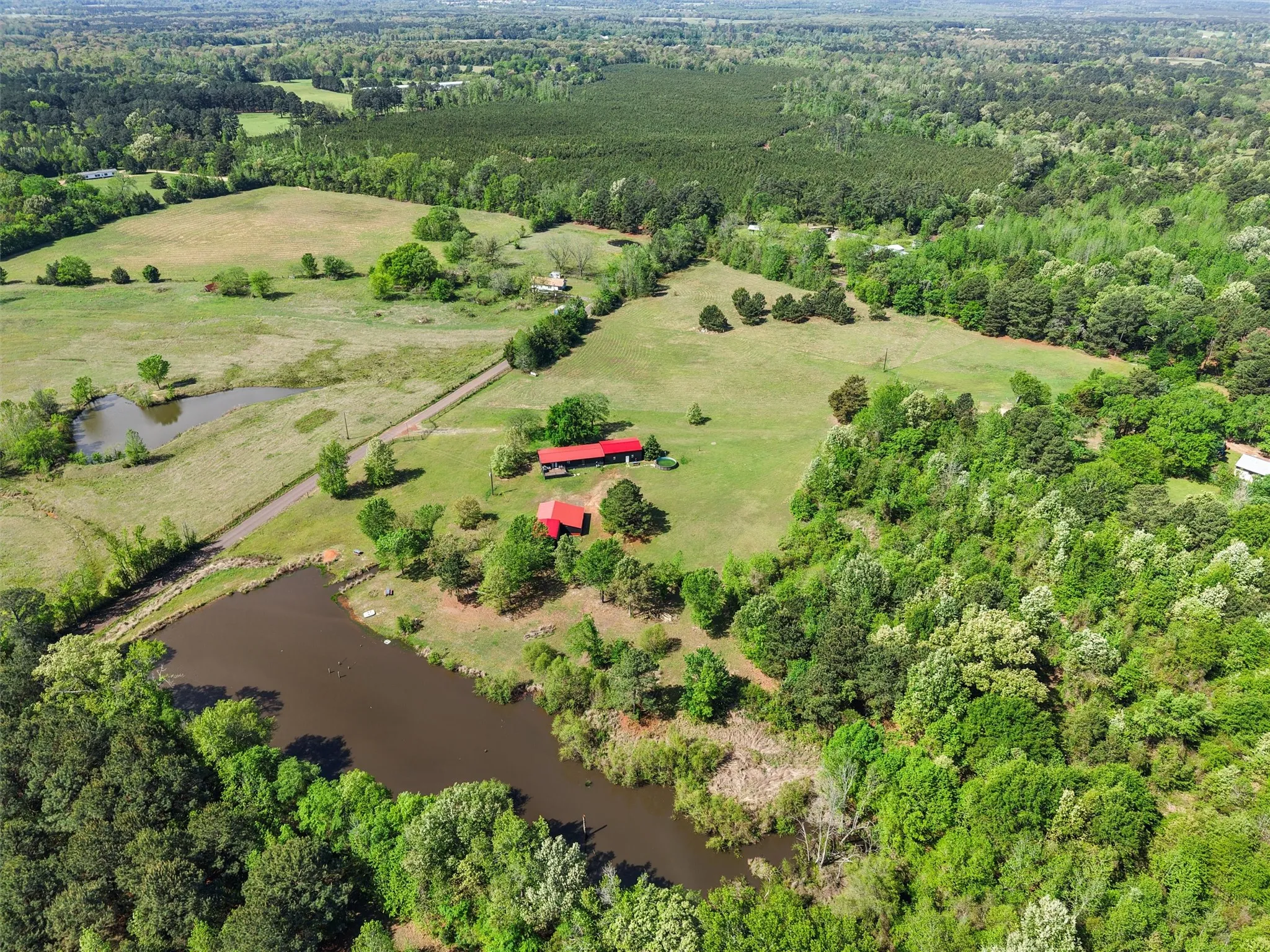 Single Family Residence For Sale in Upshur County , 1333 Lupine Road, Gilmer, Texas 75644, 3 Bedroom, 2 Bathroom, Garage spaces, 1,344 Sqft, built in 2016, Preowned, mls#21240658, Real Estate Agent in Gilmer, Homes For Sale in Upshur county, Homes For Sale in Gilmer, Realtor in Gilmer Texas, Real Estate Brokerage Independent Realty Texas, Luminita Cordes Realtor