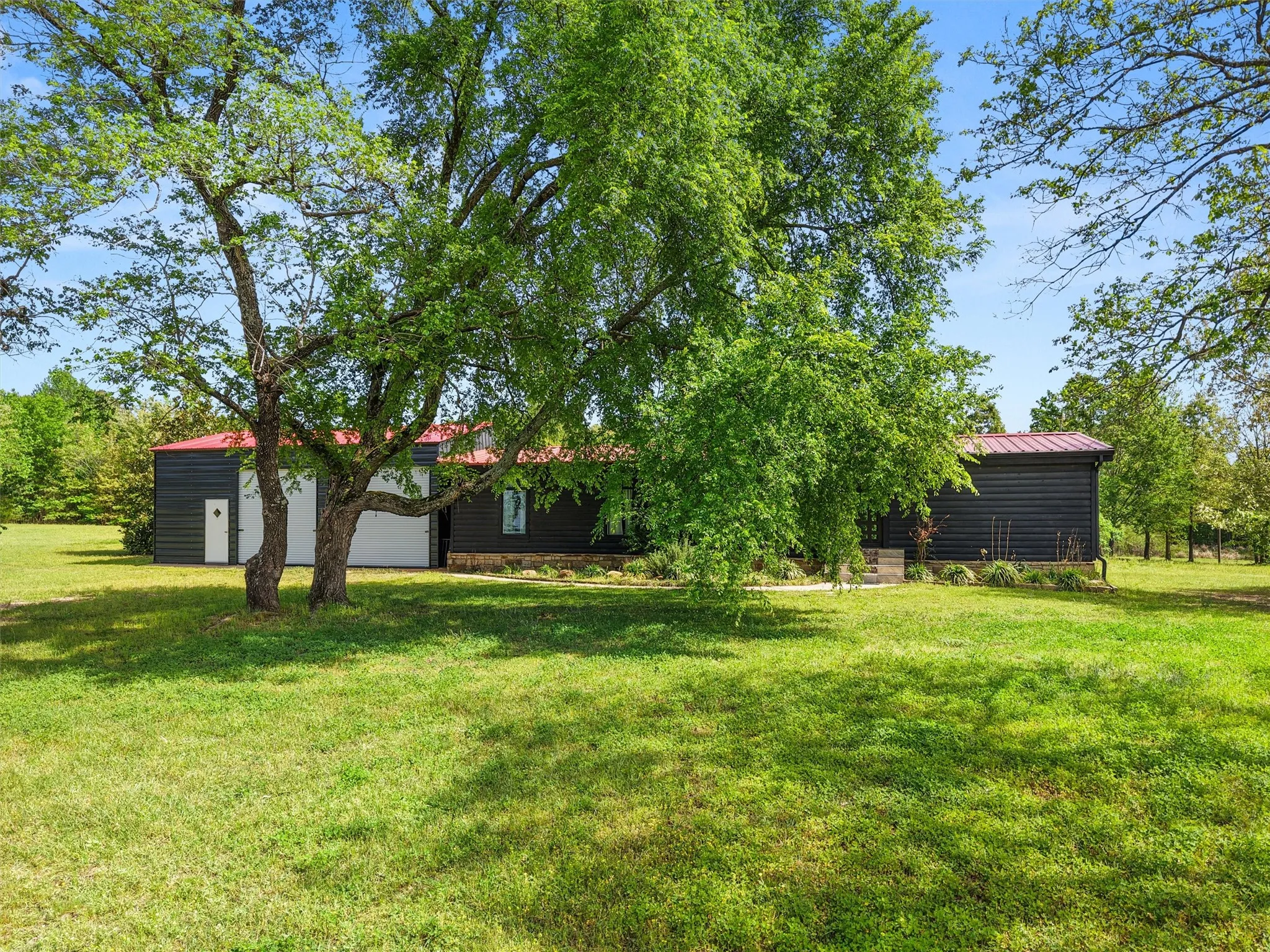 Single Family Residence For Sale in Upshur County , 1333 Lupine Road, Gilmer, Texas 75644, 3 Bedroom, 2 Bathroom, Garage spaces, 1,344 Sqft, built in 2016, Preowned, mls#21240658, Real Estate Agent in Gilmer, Homes For Sale in Upshur county, Homes For Sale in Gilmer, Realtor in Gilmer Texas, Real Estate Brokerage Independent Realty Texas, Luminita Cordes Realtor