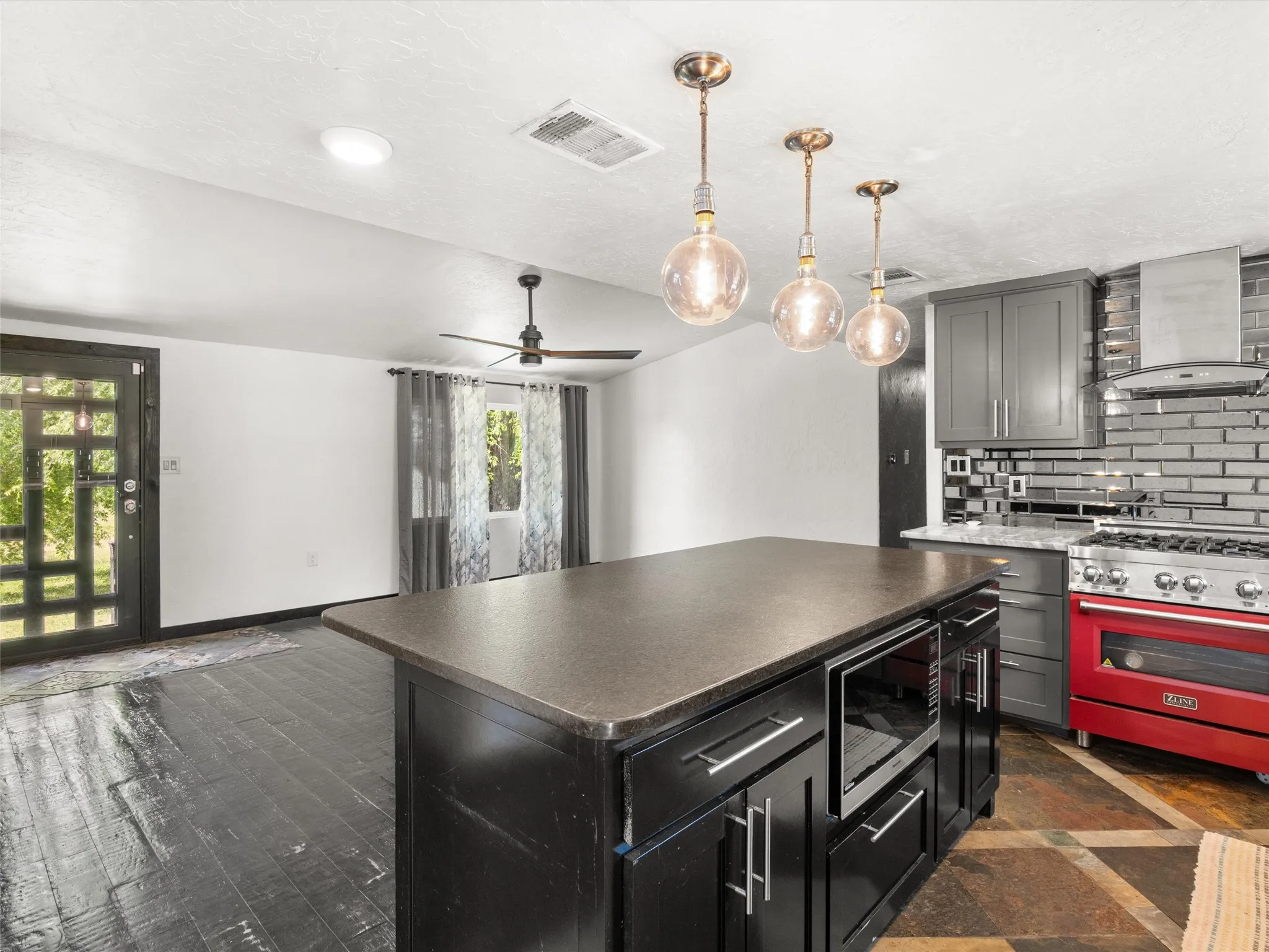 Single Family Residence For Sale in Upshur County , 1333 Lupine Road, Gilmer, Texas 75644, 3 Bedroom, 2 Bathroom, Garage spaces, 1,344 Sqft, built in 2016, Preowned, mls#21240658, Real Estate Agent in Gilmer, Homes For Sale in Upshur county, Homes For Sale in Gilmer, Realtor in Gilmer Texas, Real Estate Brokerage Independent Realty Texas, Luminita Cordes Realtor