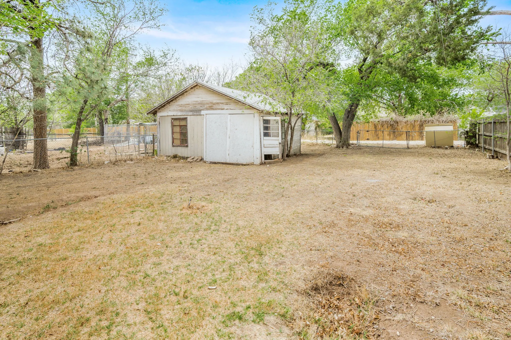 Single Family Residence For Sale in Potter County , 906 S Mississippi Street, Amarillo, Texas 79106, 2 Bedroom, 2 Bathroom, Garage spaces, 1,296 Sqft, built in 1925, mls#21240225, Real Estate Agent in Amarillo, Homes For Sale in Potter county, Homes For Sale in Amarillo, Realtor in Amarillo Texas, Real Estate Brokerage Independent Realty Texas, Luminita Cordes Realtor