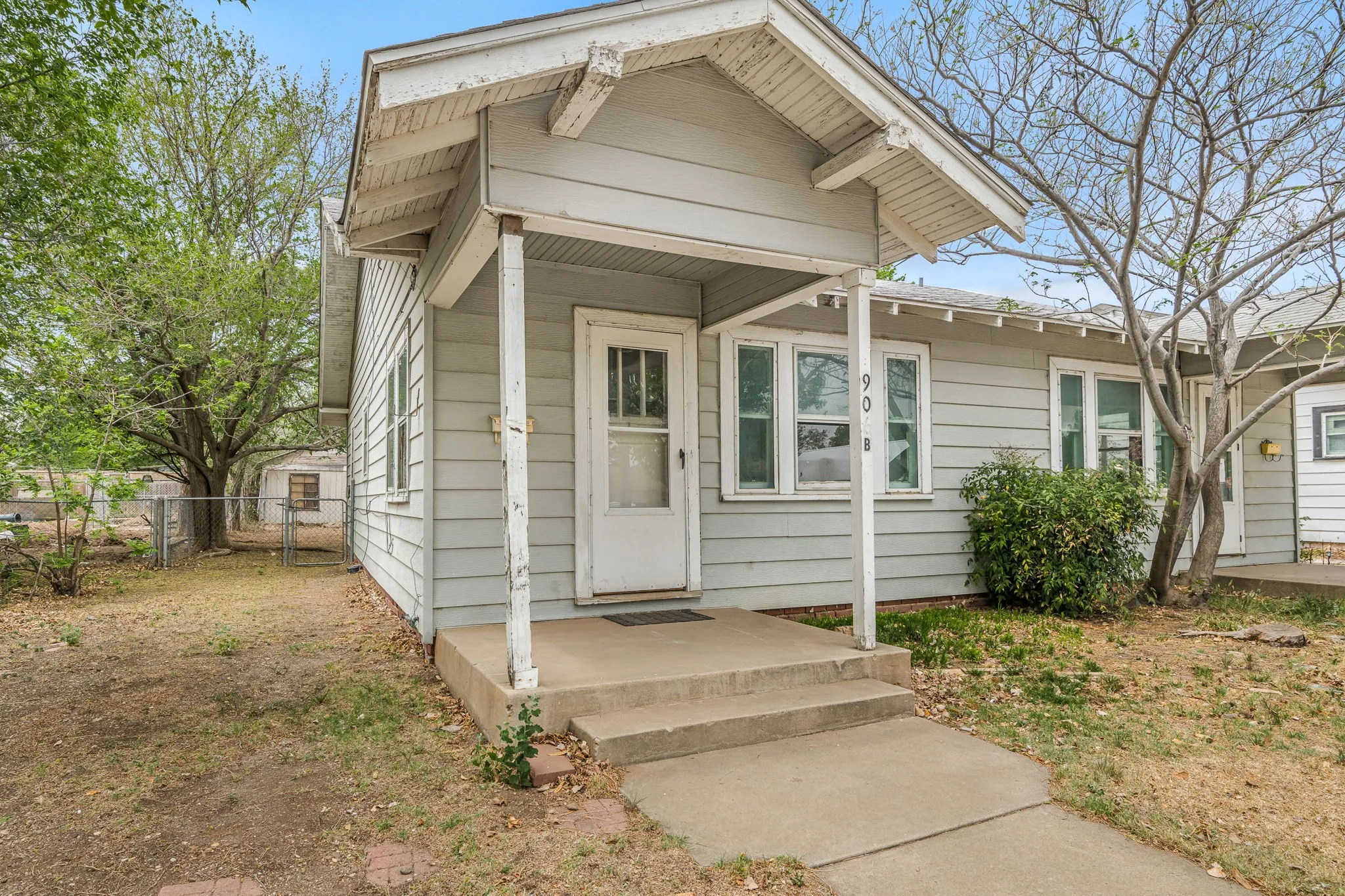 Single Family Residence For Sale in Potter County , 906 S Mississippi Street, Amarillo, Texas 79106, 2 Bedroom, 2 Bathroom, Garage spaces, 1,296 Sqft, built in 1925, mls#21240225, Real Estate Agent in Amarillo, Homes For Sale in Potter county, Homes For Sale in Amarillo, Realtor in Amarillo Texas, Real Estate Brokerage Independent Realty Texas, Luminita Cordes Realtor