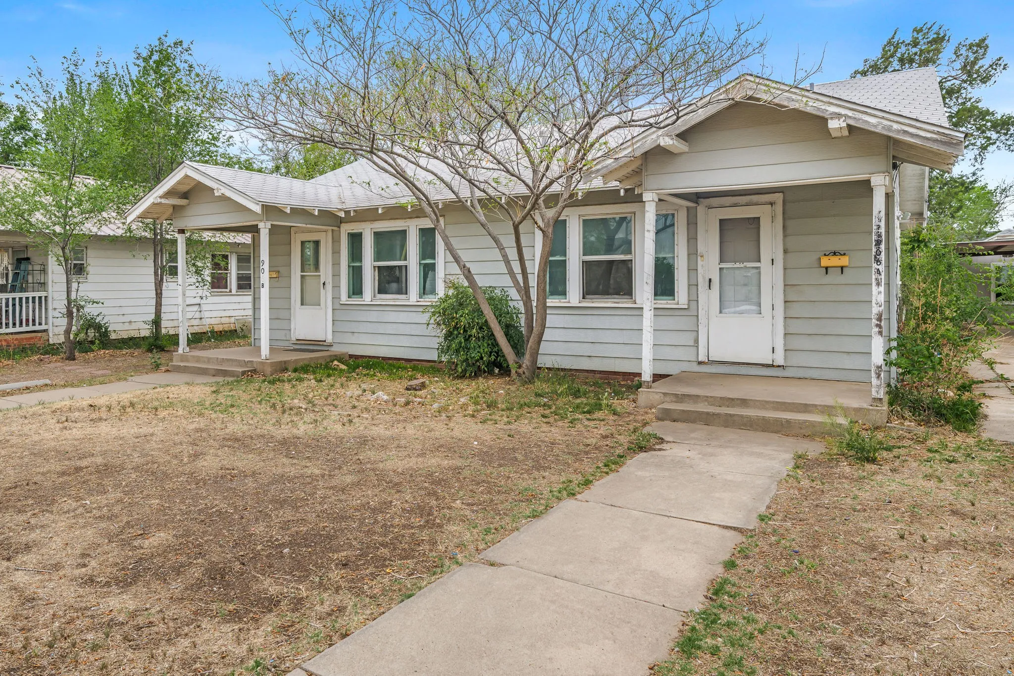 Single Family Residence For Sale in Potter County , 906 S Mississippi Street, Amarillo, Texas 79106, 2 Bedroom, 2 Bathroom, Garage spaces, 1,296 Sqft, built in 1925, mls#21240225, Real Estate Agent in Amarillo, Homes For Sale in Potter county, Homes For Sale in Amarillo, Realtor in Amarillo Texas, Real Estate Brokerage Independent Realty Texas, Luminita Cordes Realtor