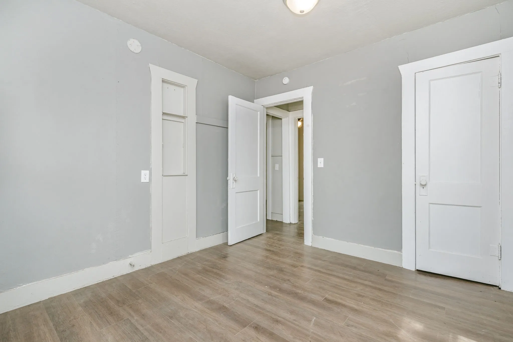 Single Family Residence For Sale in Potter County , 906 S Mississippi Street, Amarillo, Texas 79106, 2 Bedroom, 2 Bathroom, Garage spaces, 1,296 Sqft, built in 1925, mls#21240225, Real Estate Agent in Amarillo, Homes For Sale in Potter county, Homes For Sale in Amarillo, Realtor in Amarillo Texas, Real Estate Brokerage Independent Realty Texas, Luminita Cordes Realtor