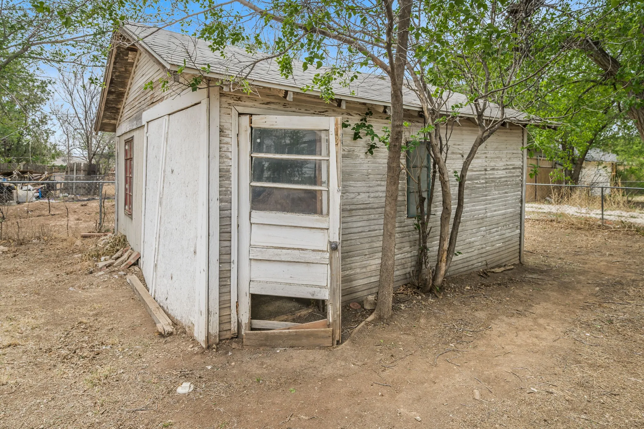 Single Family Residence For Sale in Potter County , 906 S Mississippi Street, Amarillo, Texas 79106, 2 Bedroom, 2 Bathroom, Garage spaces, 1,296 Sqft, built in 1925, mls#21240225, Real Estate Agent in Amarillo, Homes For Sale in Potter county, Homes For Sale in Amarillo, Realtor in Amarillo Texas, Real Estate Brokerage Independent Realty Texas, Luminita Cordes Realtor