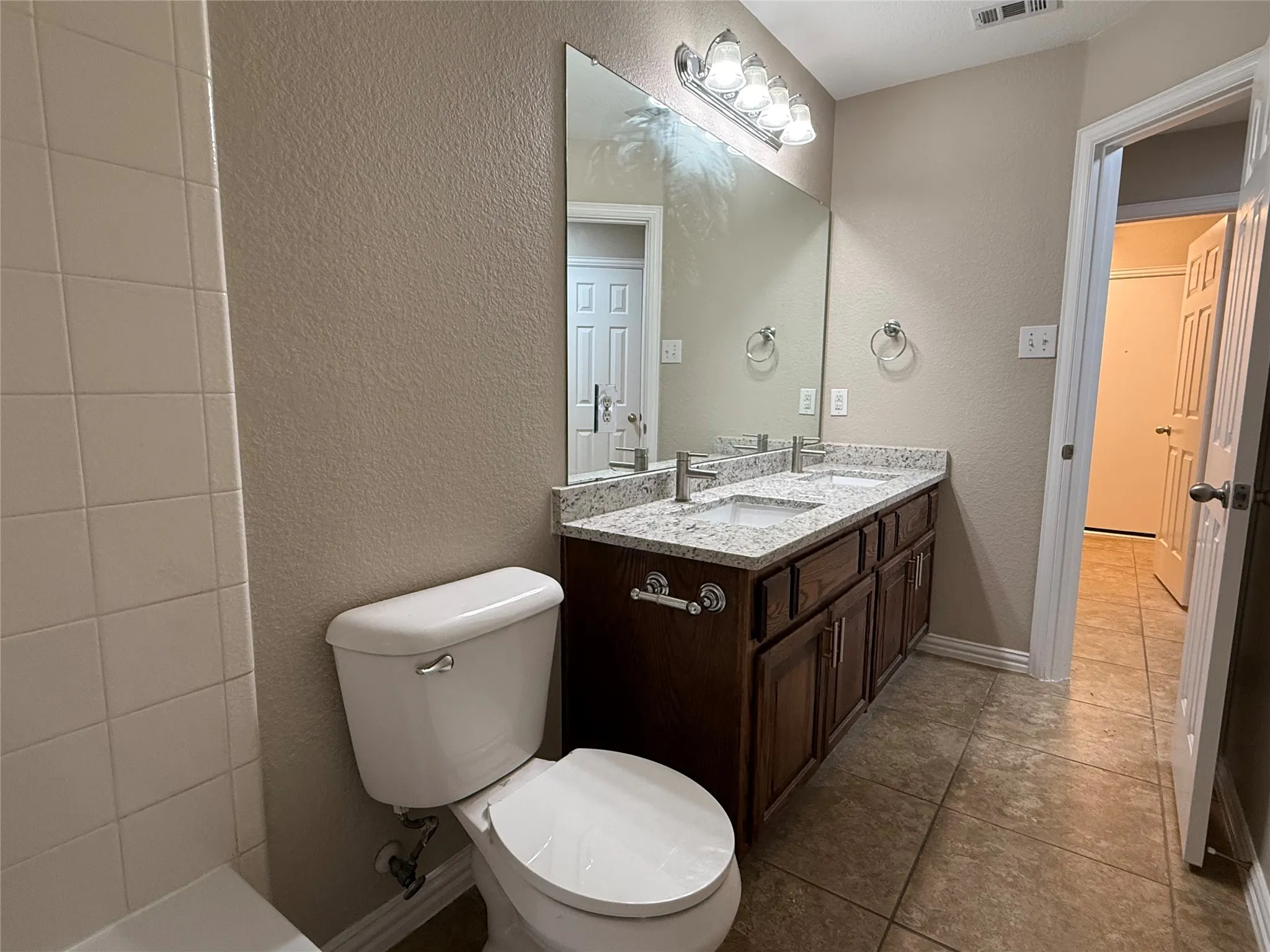 Single Family Residence For Sale in Kaufman County , 108 Cole Street, Forney, Texas 75126, 3 Bedroom, 2 Bathroom, 2 Garage spaces, 1,942 Sqft, built in 2005, Preowned, mls#21233280, Real Estate Agent in Forney, Homes For Sale in Kaufman county, Homes For Sale in Forney, Realtor in Forney Texas, Real Estate Brokerage Independent Realty Texas, Luminita Cordes Realtor